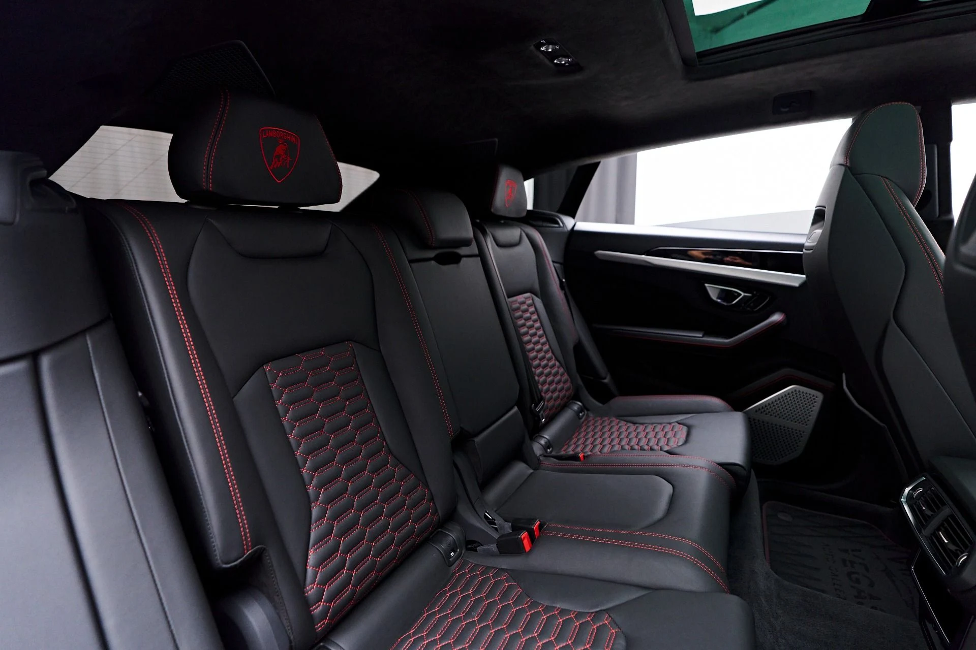 mph049_1935189197_Used_2022_Lamborghini_Urus_1753311555_6a9f56c5cd
