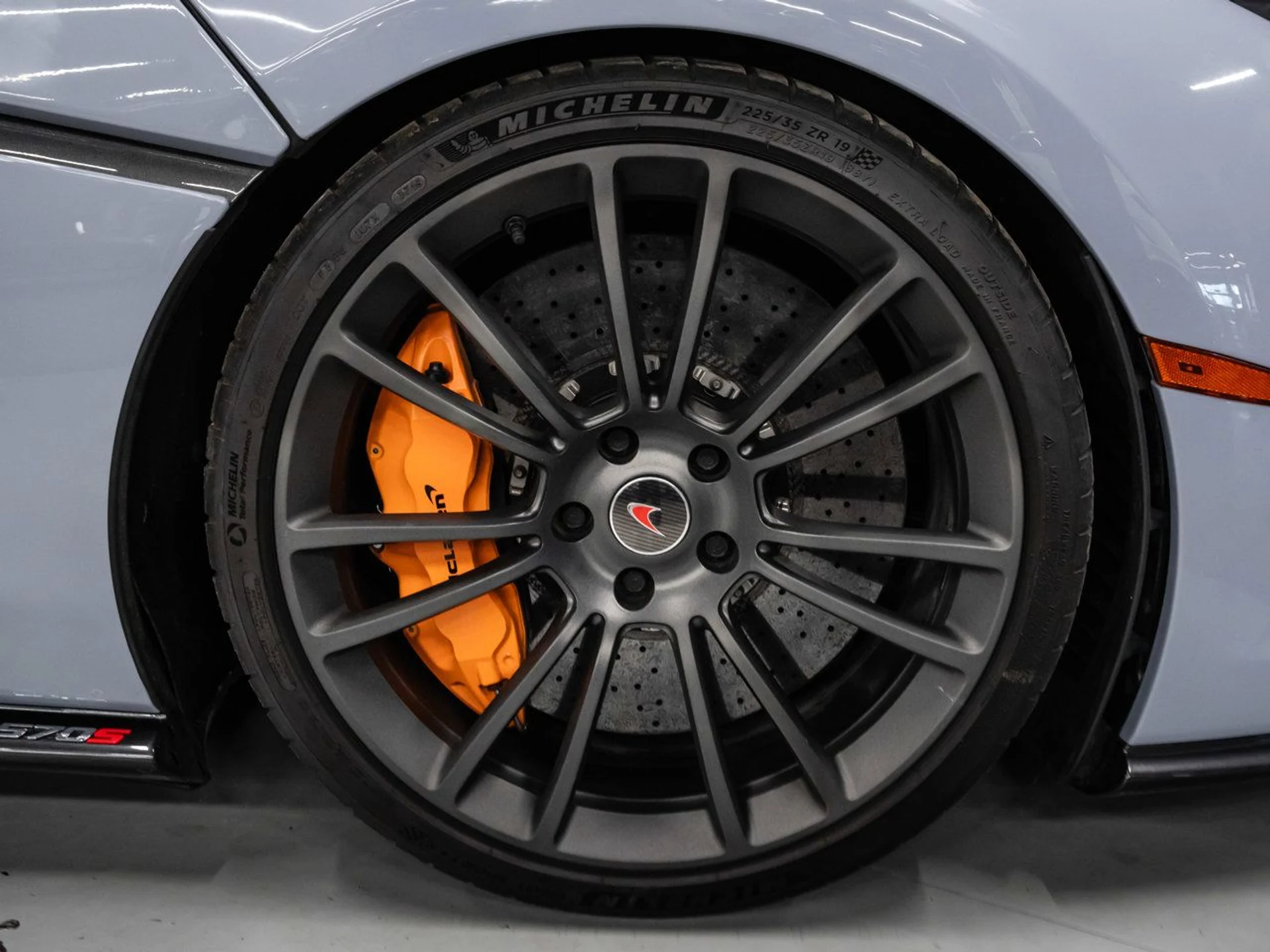 mph049_1935953595_mclaren_570s_2017_2b42247764