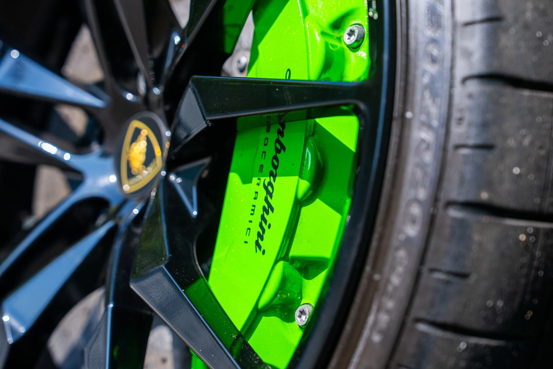 mph049_1936713471_Used_2018_Lamborghini_Aventador_LP_740_4_S_1762289338_5bf4c6e0d3