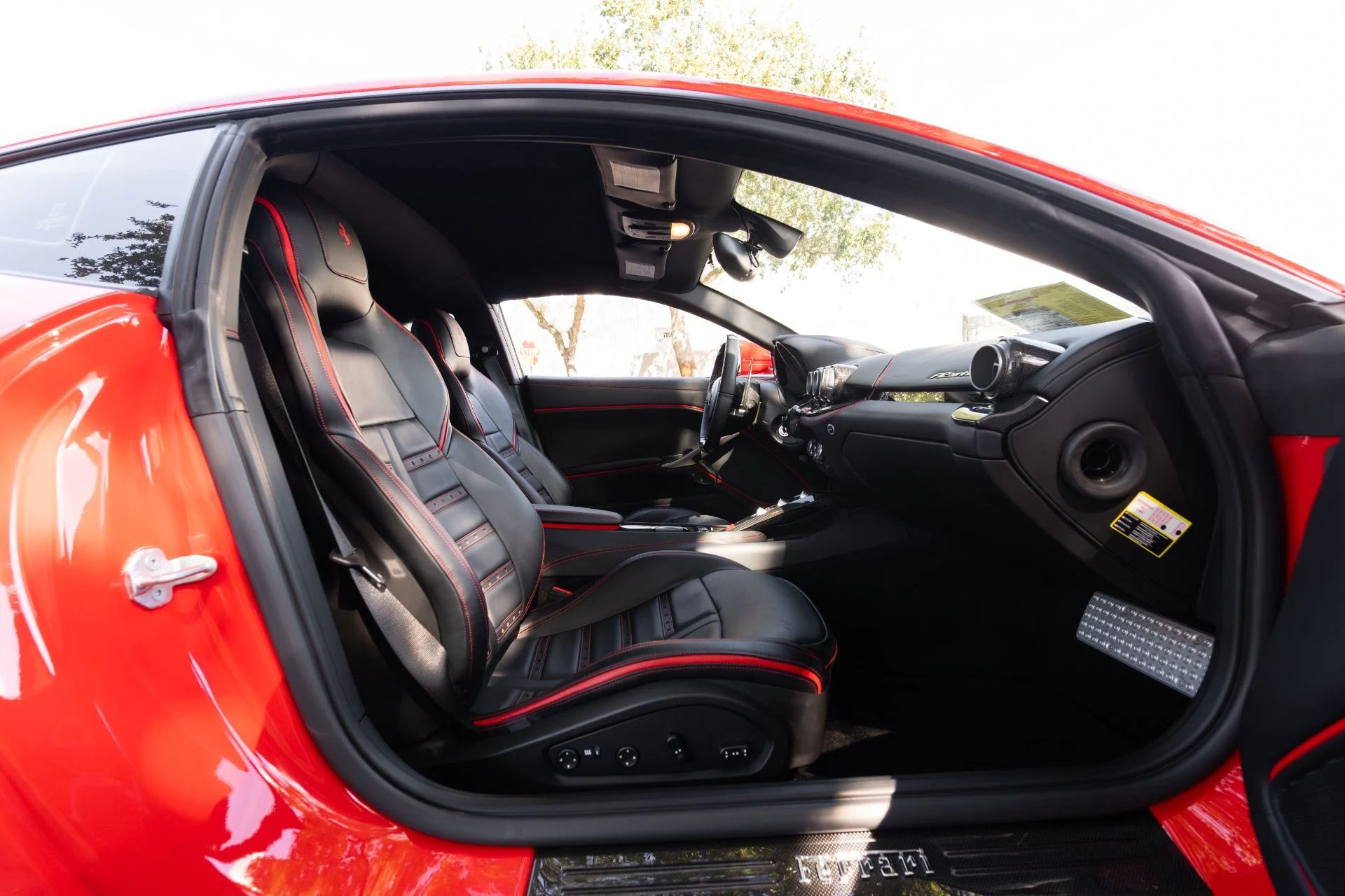 mph049_1950737909_Used_2017_Ferrari_F12berlinetta_1761715050_3d421b8a4f