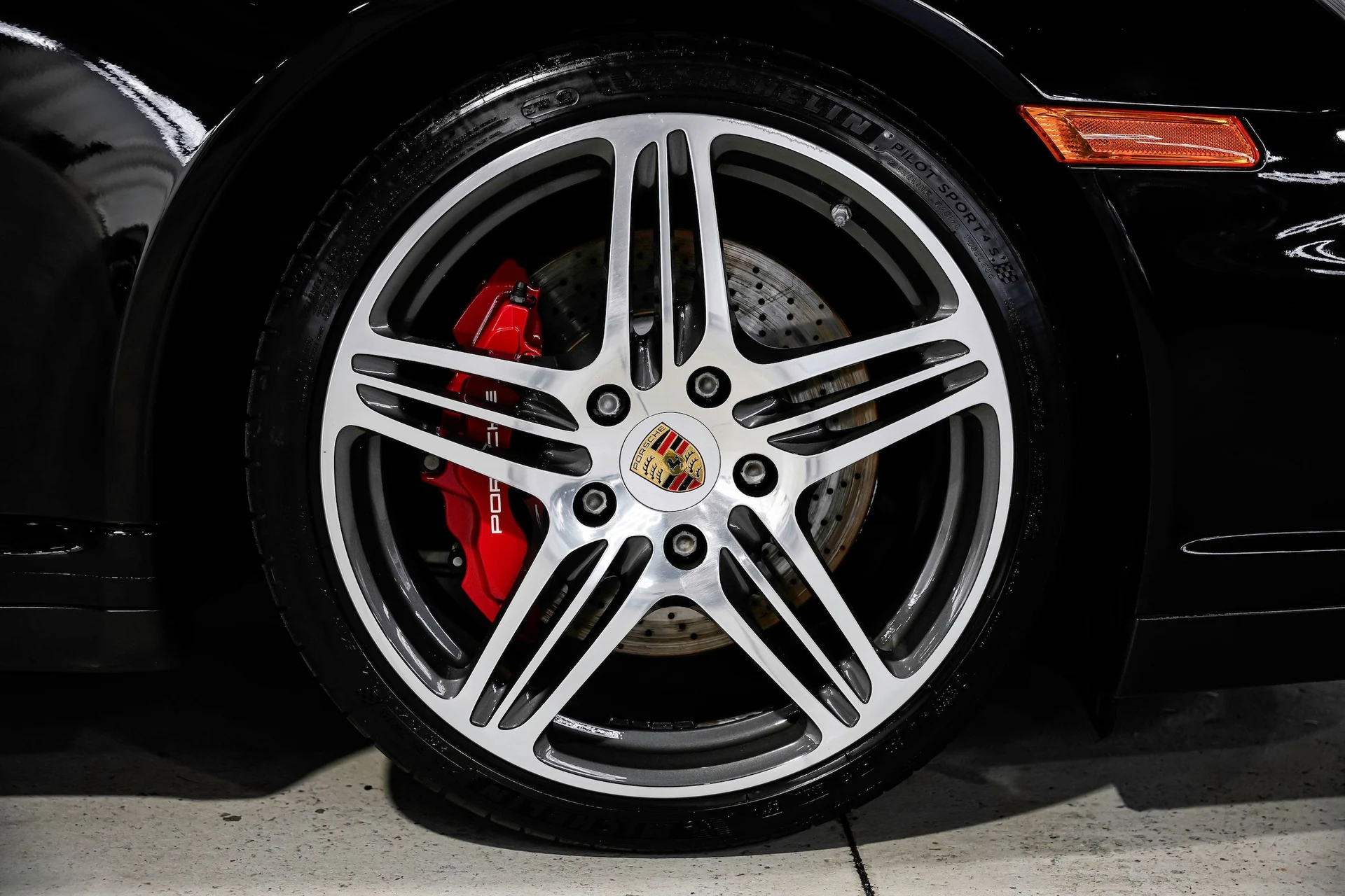 mph049_195389129_26f6fe42a50be925589d64f64763a32dx_5afe8f648a