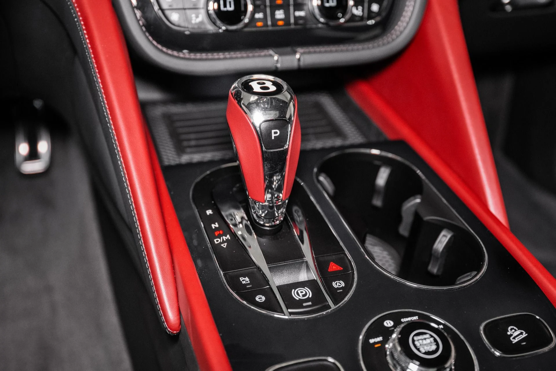 mph049_19672242_New_2025_Bentley_BENTAYGA_EWB_AZURE_V8_Azure_V8_1749659689_b3553ce7f8