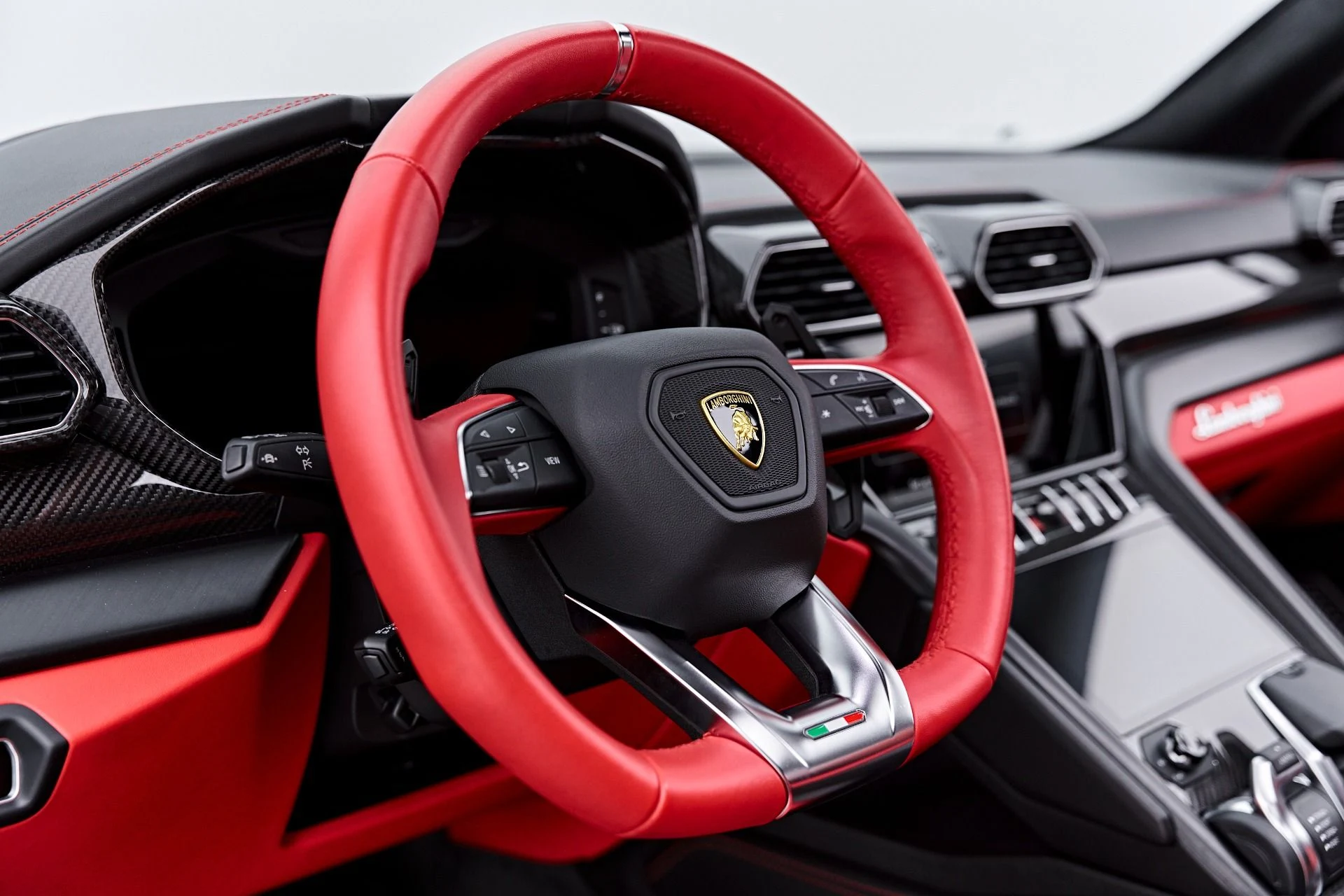 mph049_1972555240_Used_2022_Lamborghini_Urus_1788219610_2282ddcf56