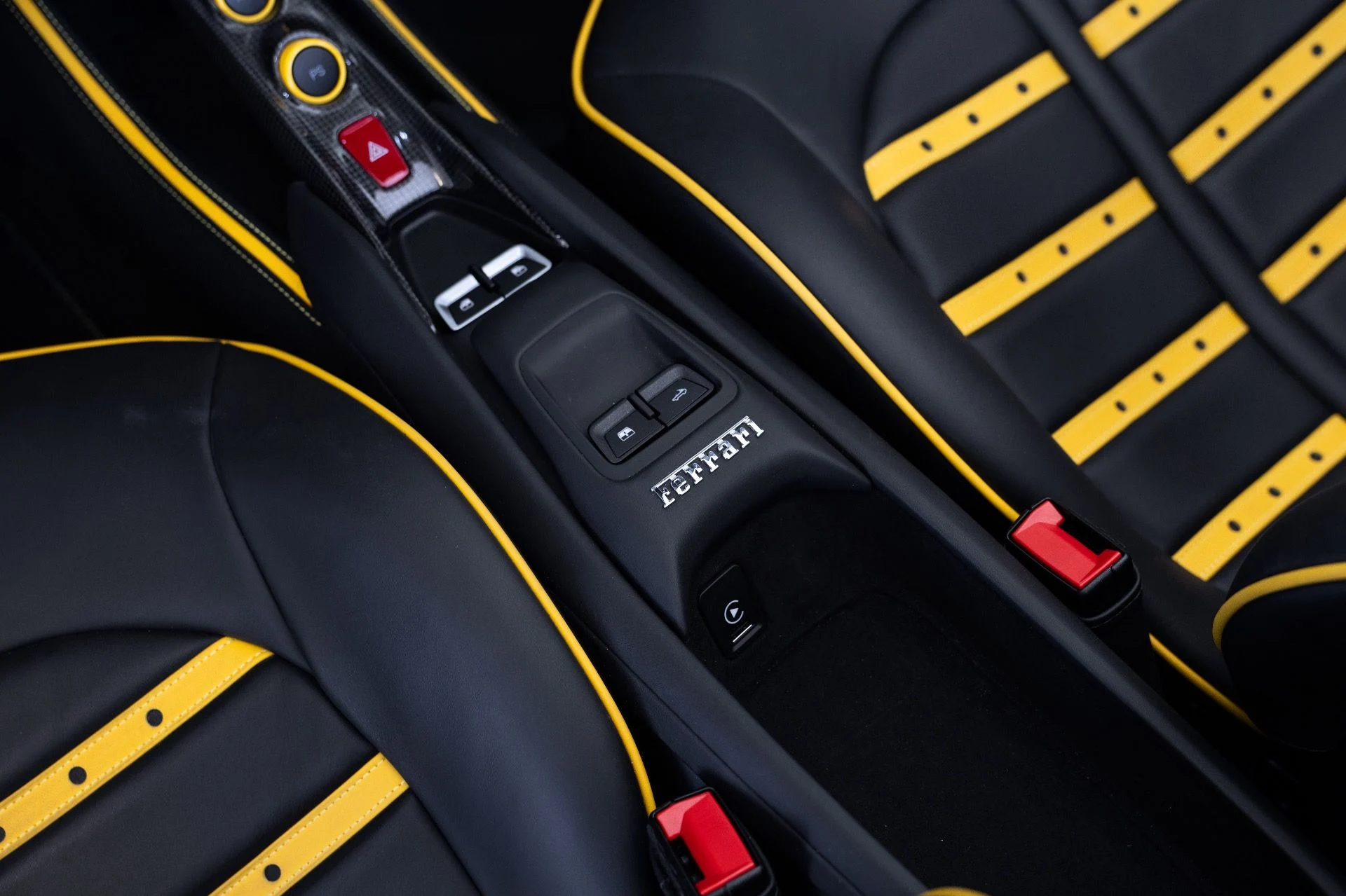 mph049_1973145476_Used_2023_Ferrari_F8_Spider_1776809234_353f563594