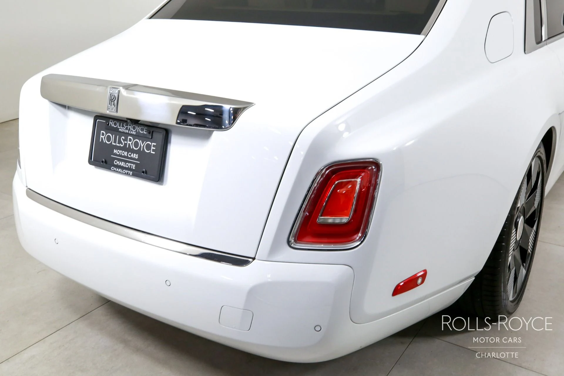 mph049_1993724421_Used_2024_Rolls_Royce_Phantom_1767116656_71cbd4a220