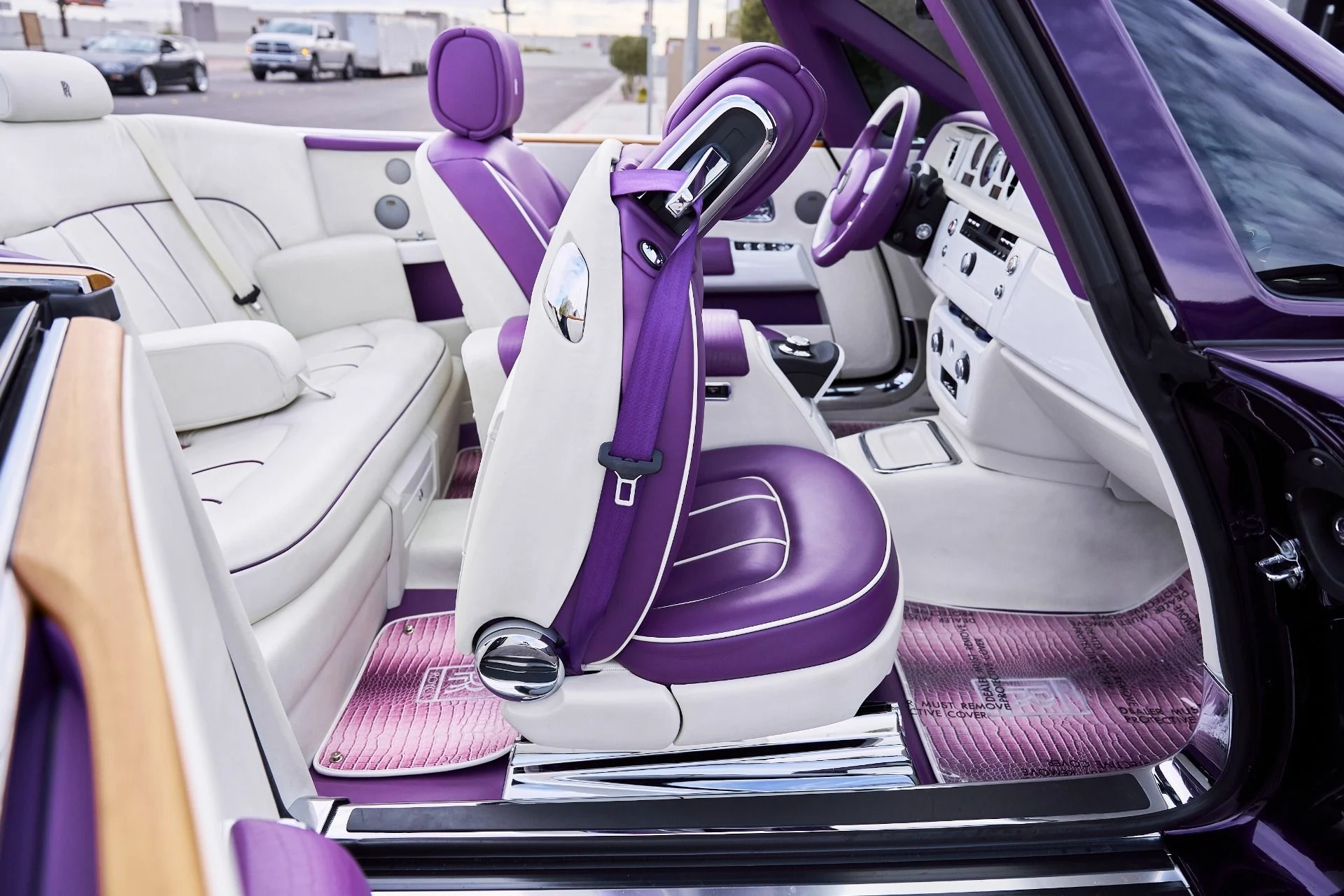 mph049_1999262843_Used_2008_Rolls_Royce_Phantom_Drophead_Coupe_Base_1769136060_fe16ca0b22