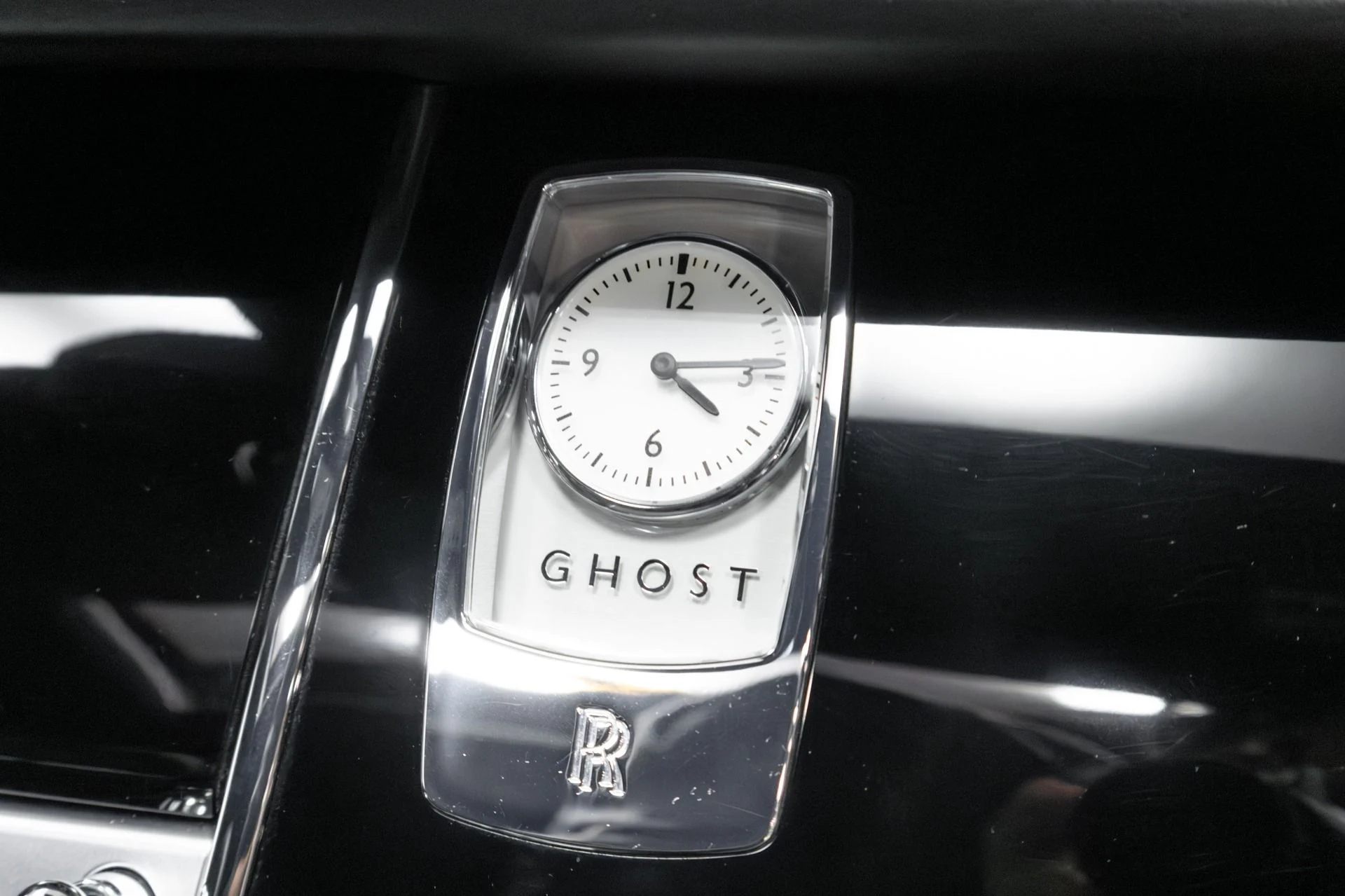 mph049_2011157929_Used_2011_Rolls_Royce_Ghost_Base_1762877304_cdf37edcb5