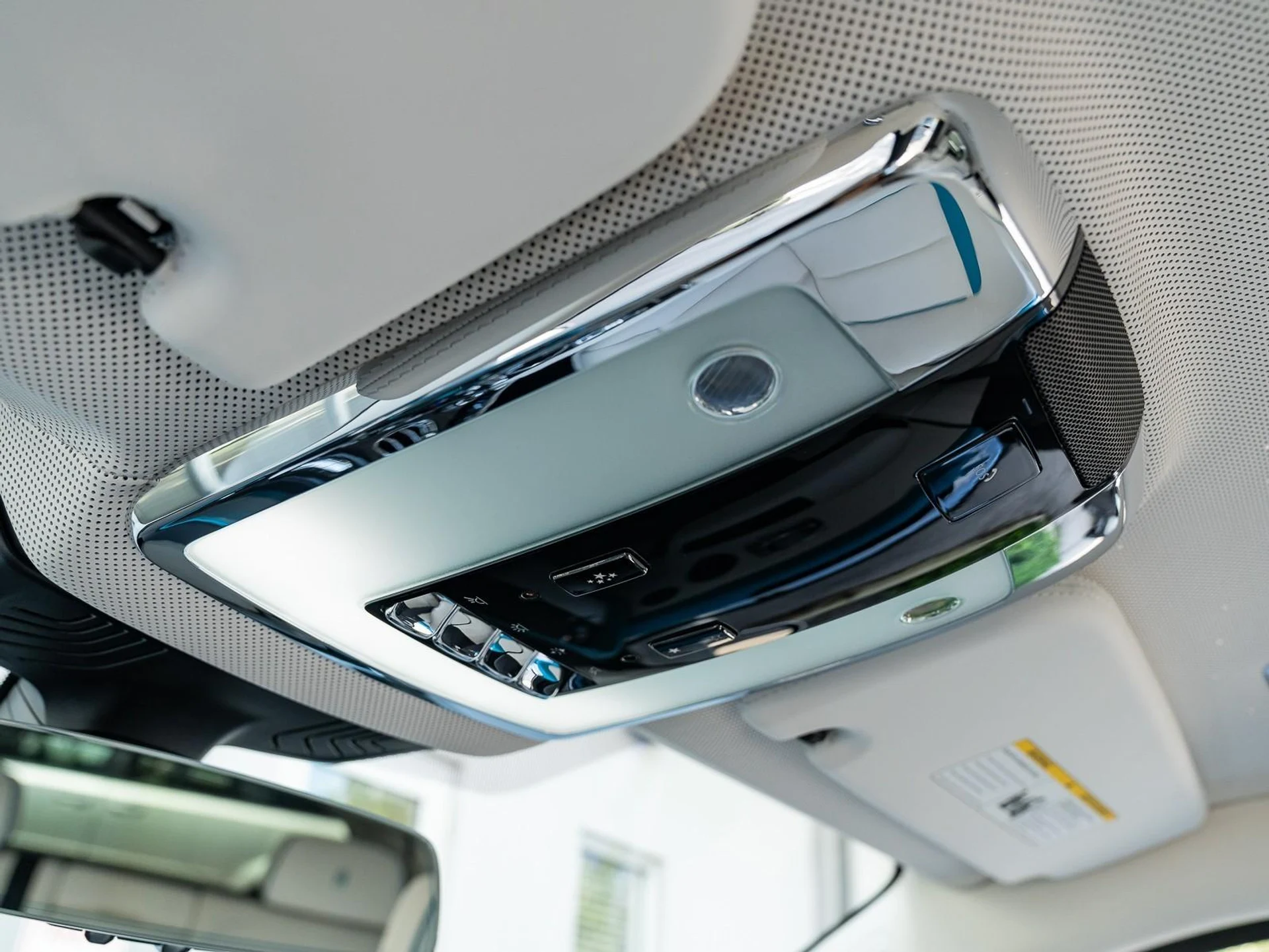 mph049_2014812594_Used_2023_Rolls_Royce_Cullinan_1761685703_71bbb75500