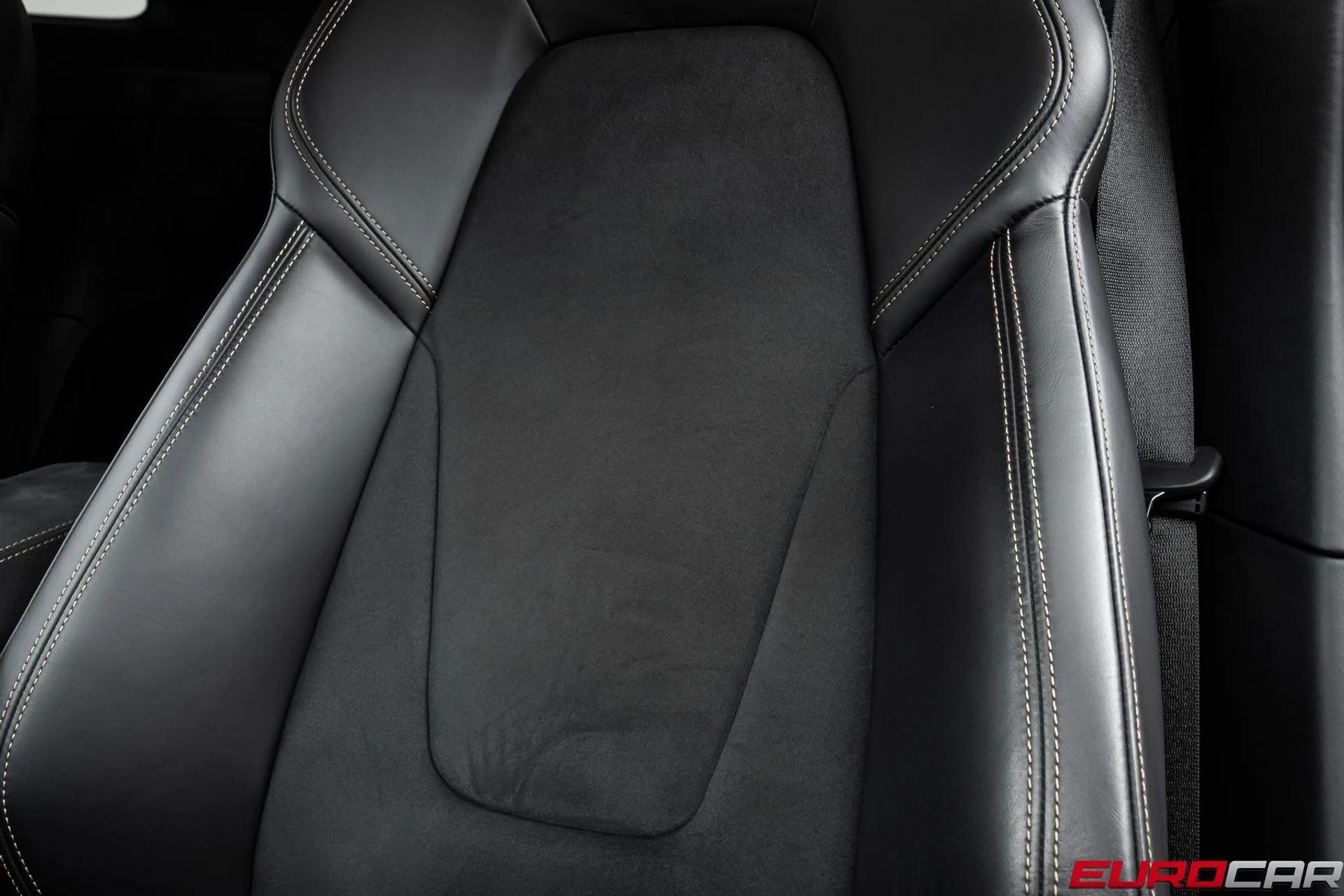 mph049_2017754790_image_50_5d09c962dd