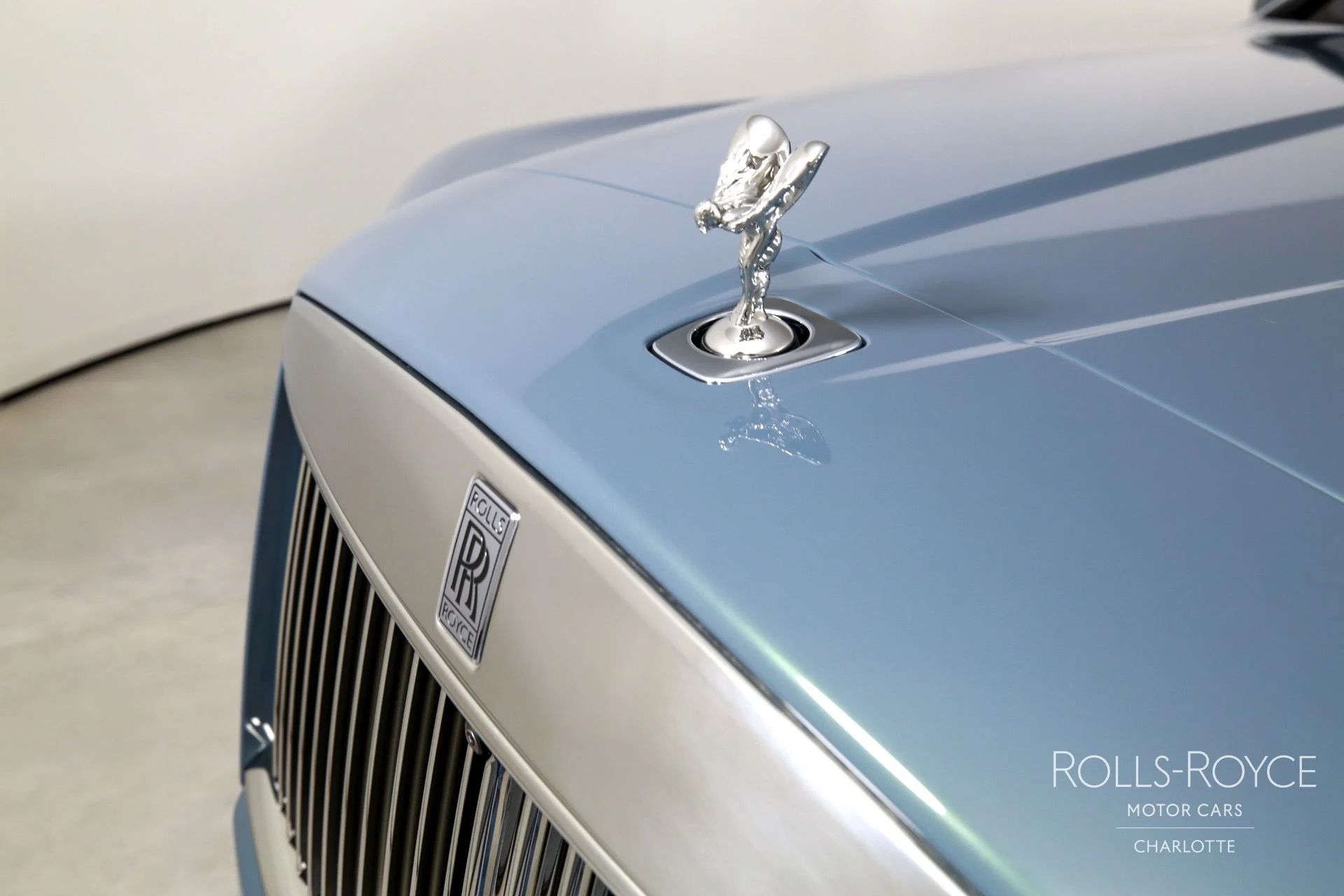 mph049_2026067070_Used_2025_Rolls_Royce_Cullinan_1759510735_26c9303044