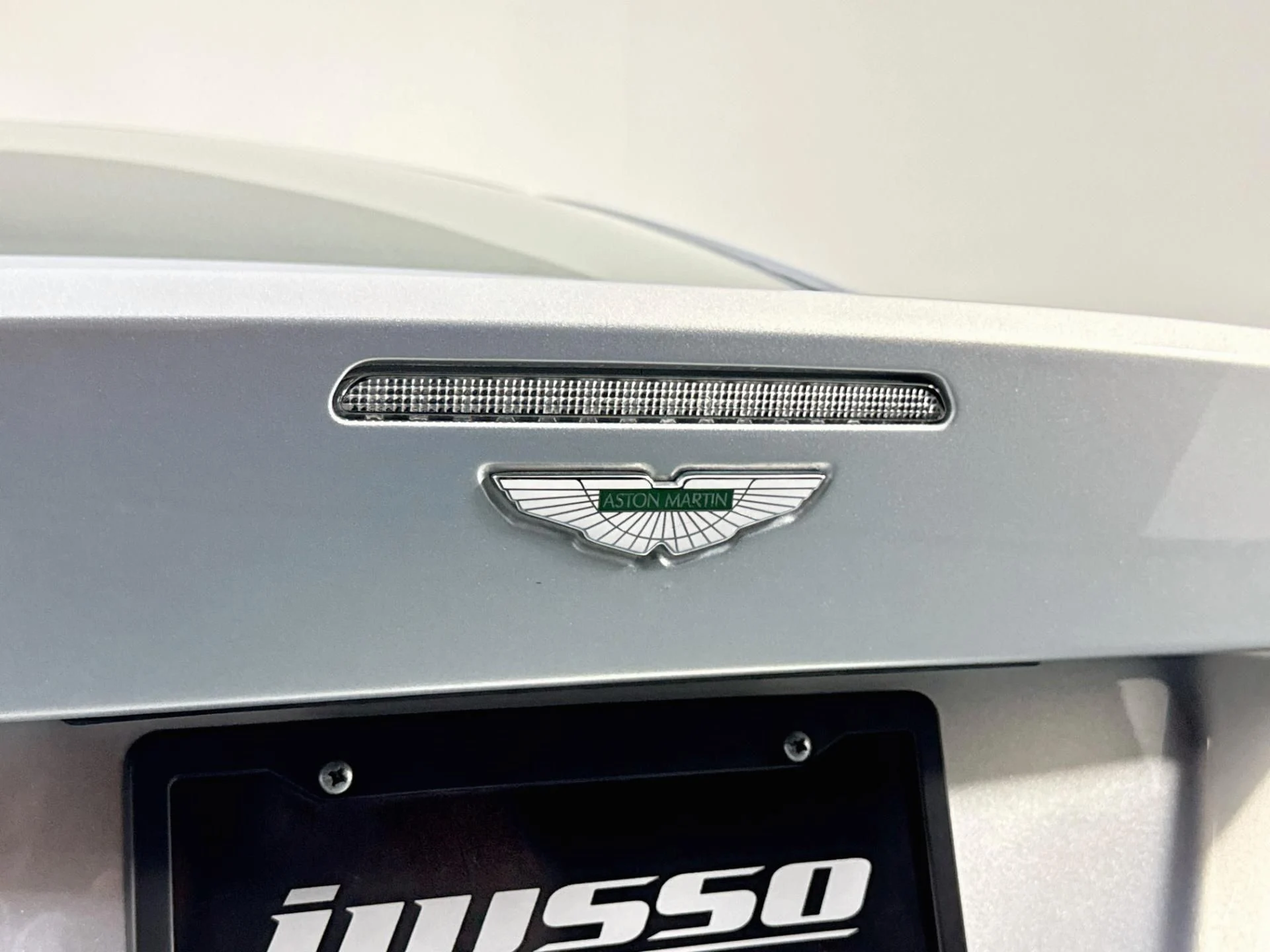 mph049_2033288208_Used_2014_Aston_Martin_DB_9_1791837316_a85958f0f7