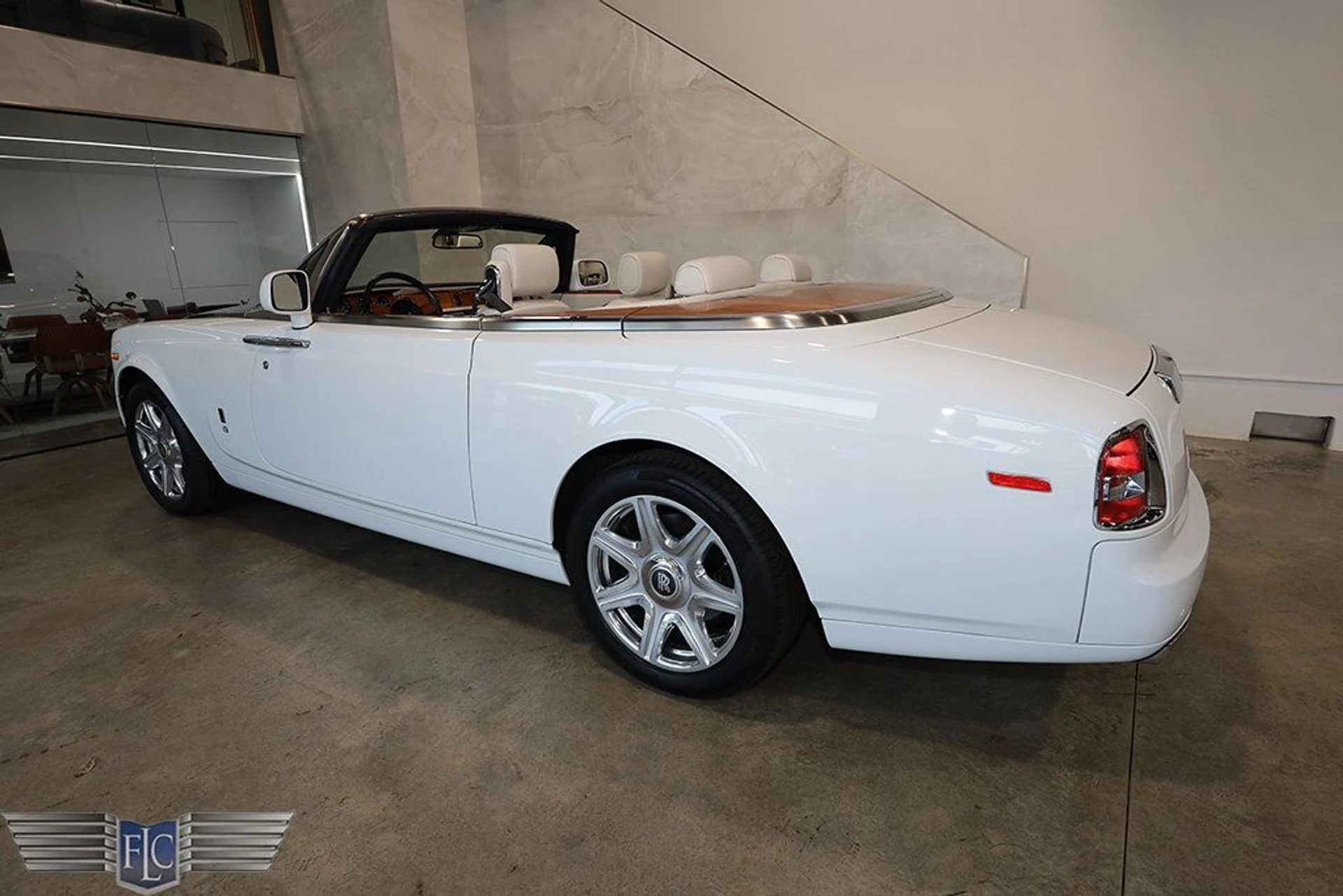 mph049_2060444425_used_2014_rolls_royce_phantom_drophead_coupe_9689_22941725_50_1024_e9ad63815b