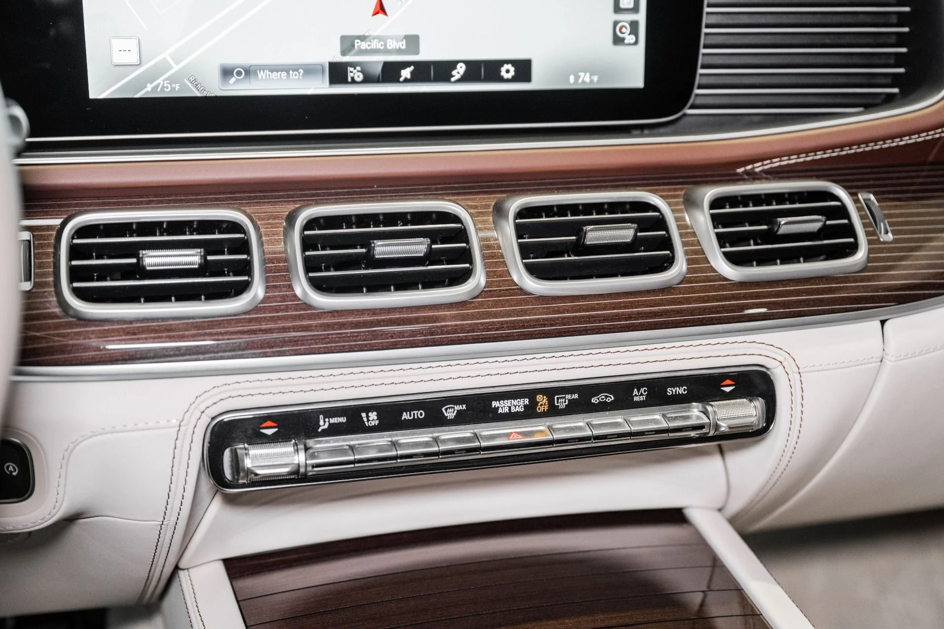 mph049_2062173431_Used_2022_Mercedes_Benz_GLS_Maybach_GLS_600_1761673303_8c4c946fbb