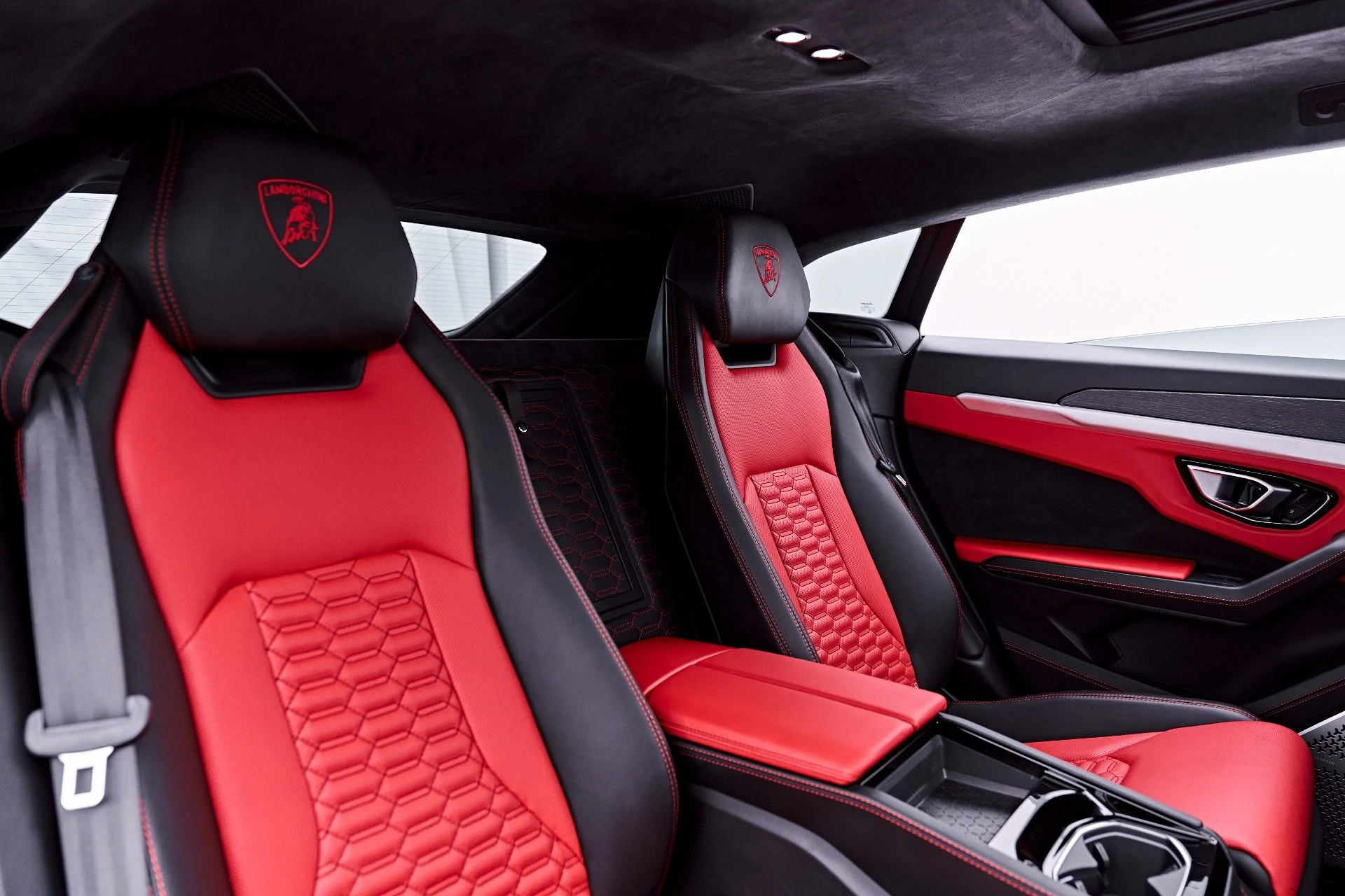 mph049_2074222237_Used_2019_Lamborghini_Urus_Base_1782948006_dff2a2b0e8