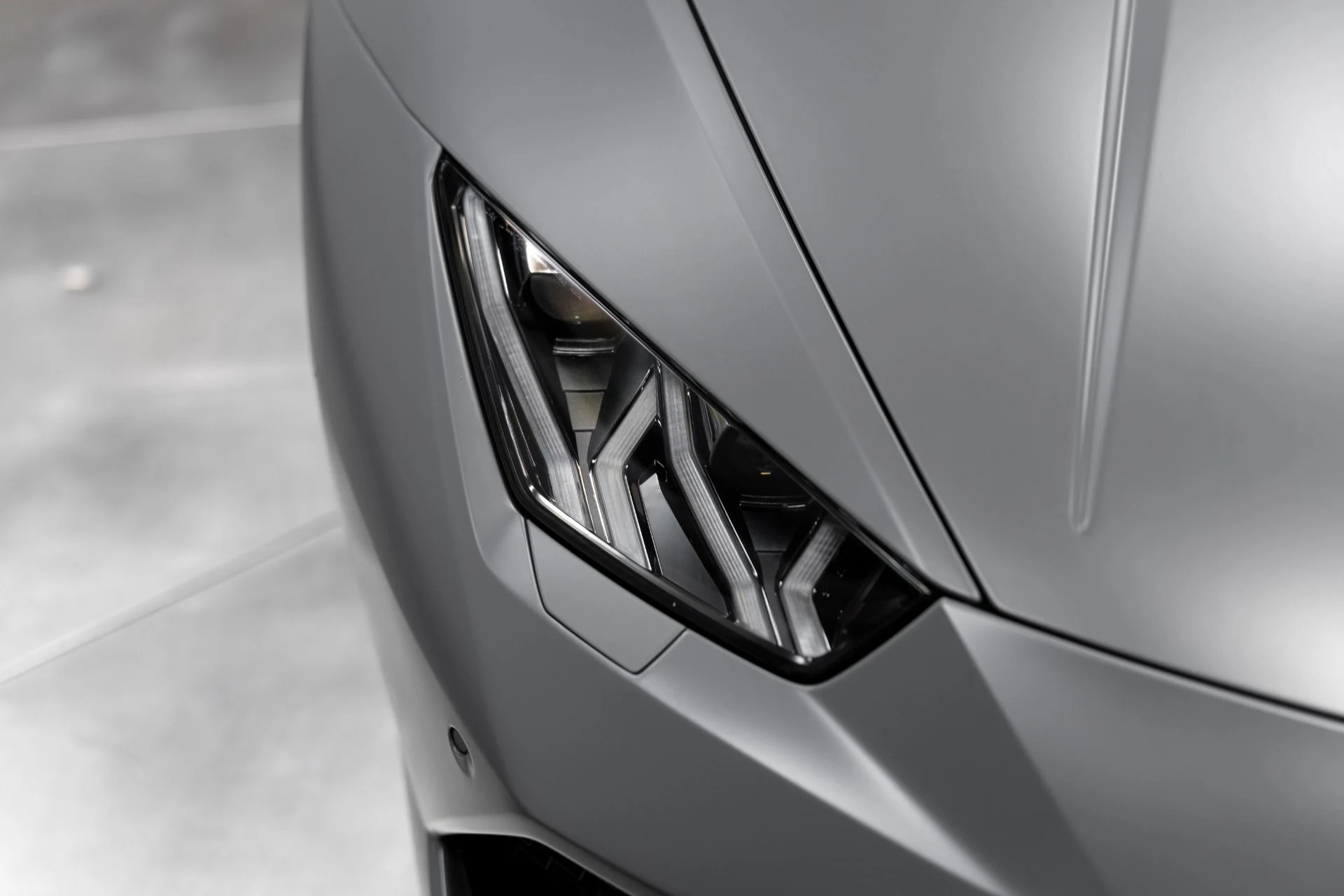 mph049_2074392986_Used_2017_Lamborghini_Huracan_1765410503_3eb3024b3c