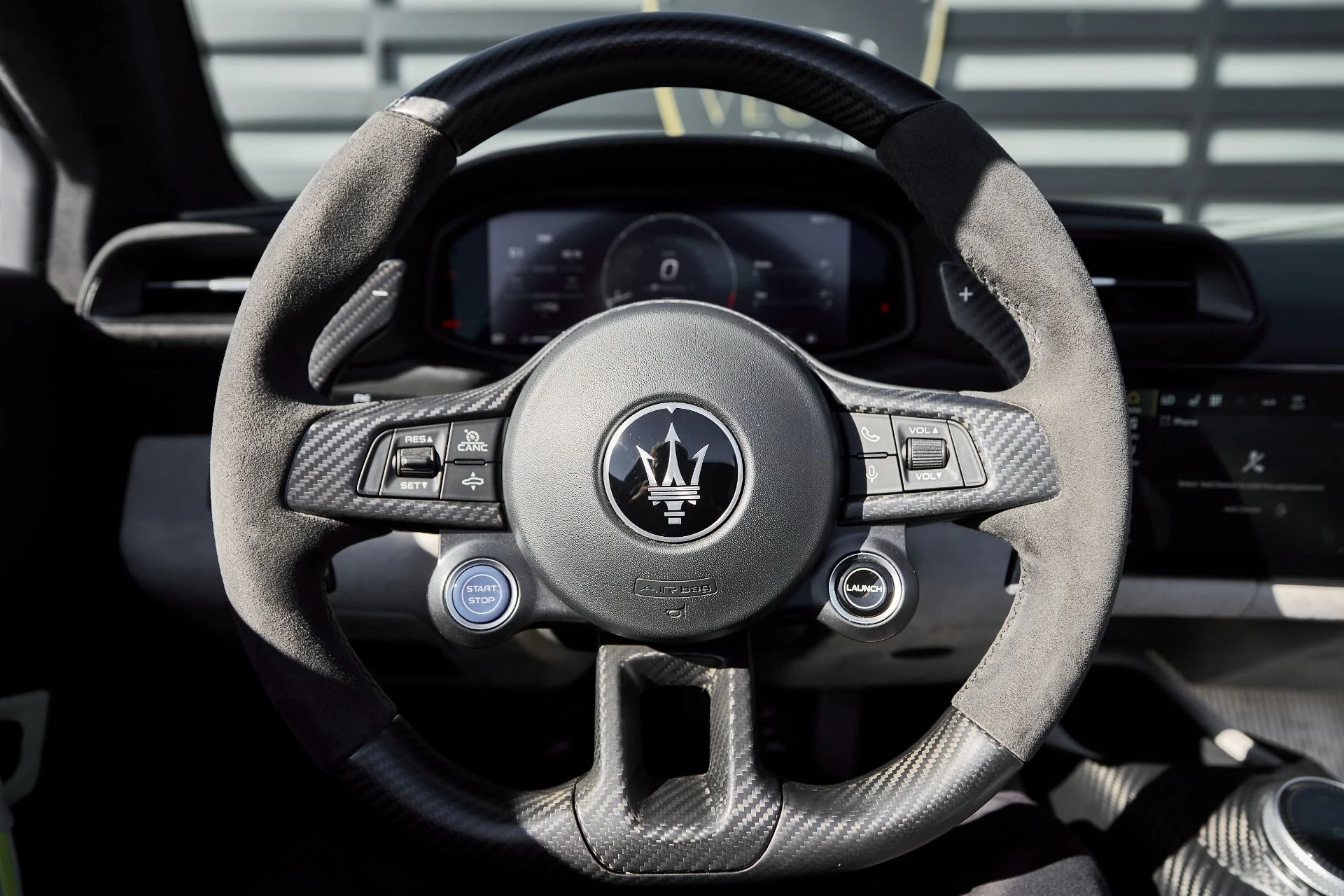 mph049_2076585681_Used_2023_Maserati_MC_20_Cielo_1761946942_523a3e8b6e