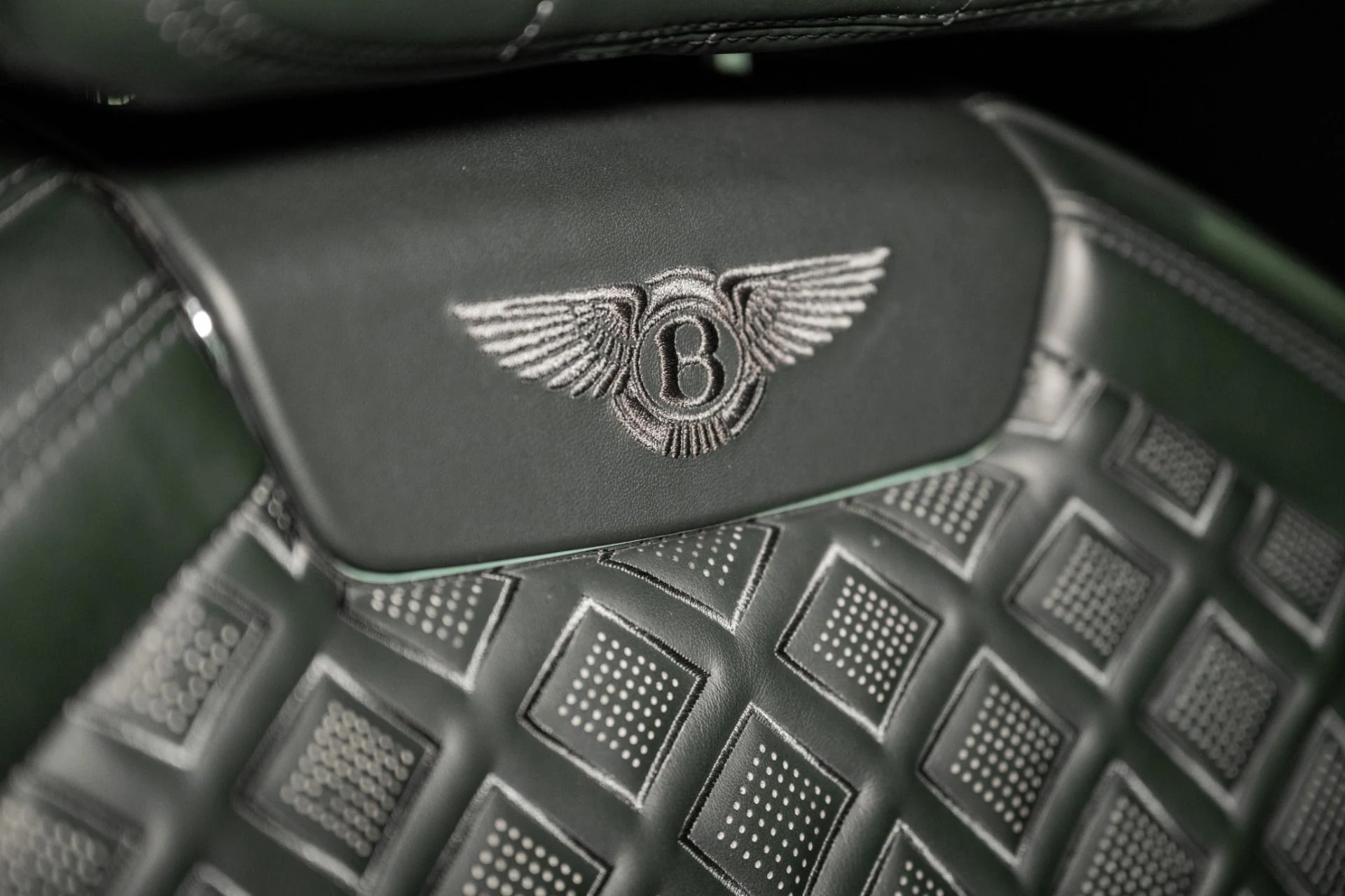 mph049_2077673188_Used_2022_Bentley_Flying_Spur_V8_1761057059_70c9eba302