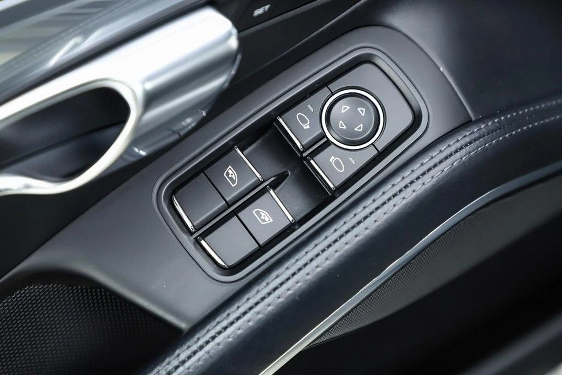 mph049_2083862407_EFHX_Vik_Ssj_F1hbq_Hv_Mjyk_V_Uf_LU_af75d9823f