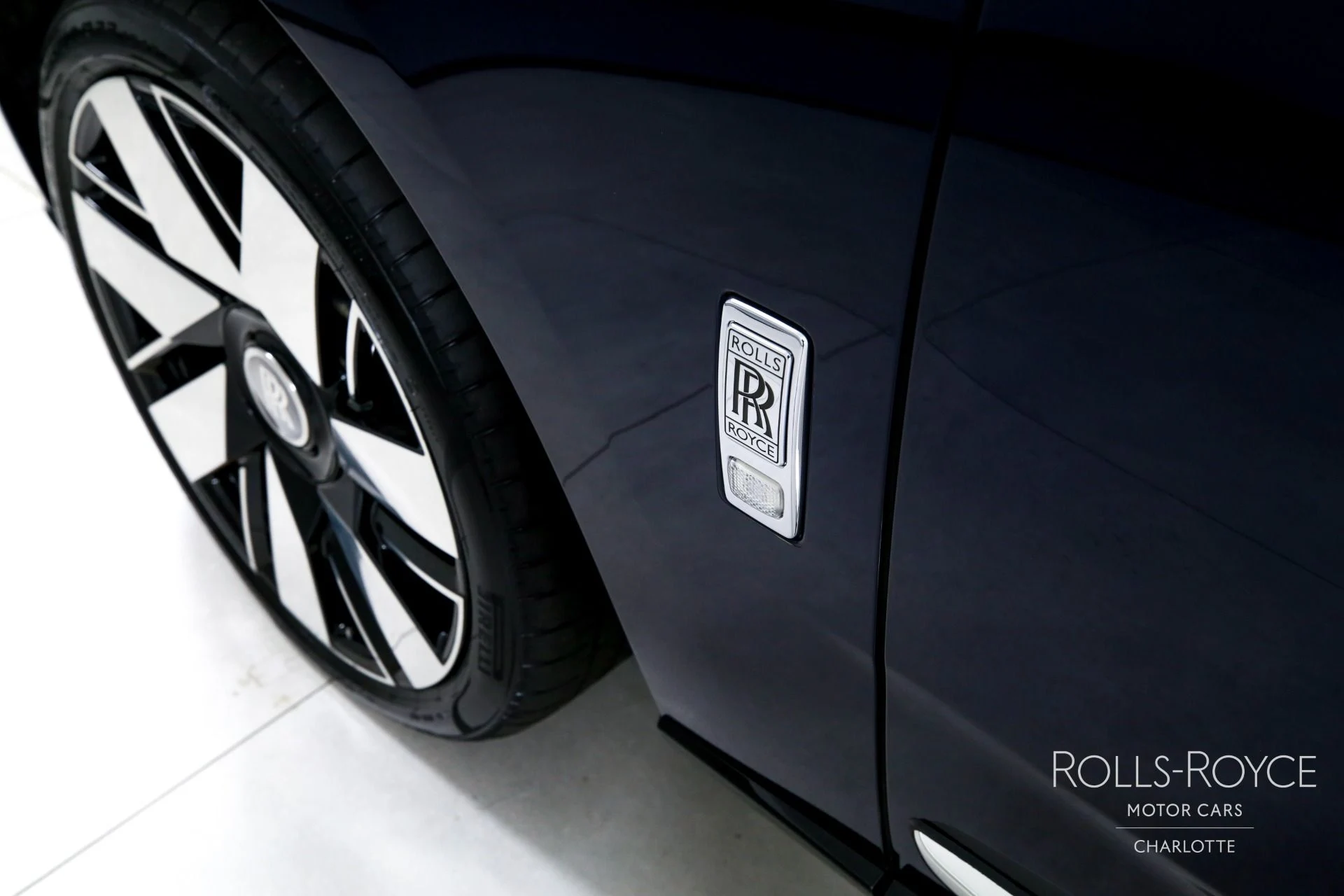 mph049_2084819529_Used_2025_Rolls_Royce_Cullinan_1789143680_a01313a042