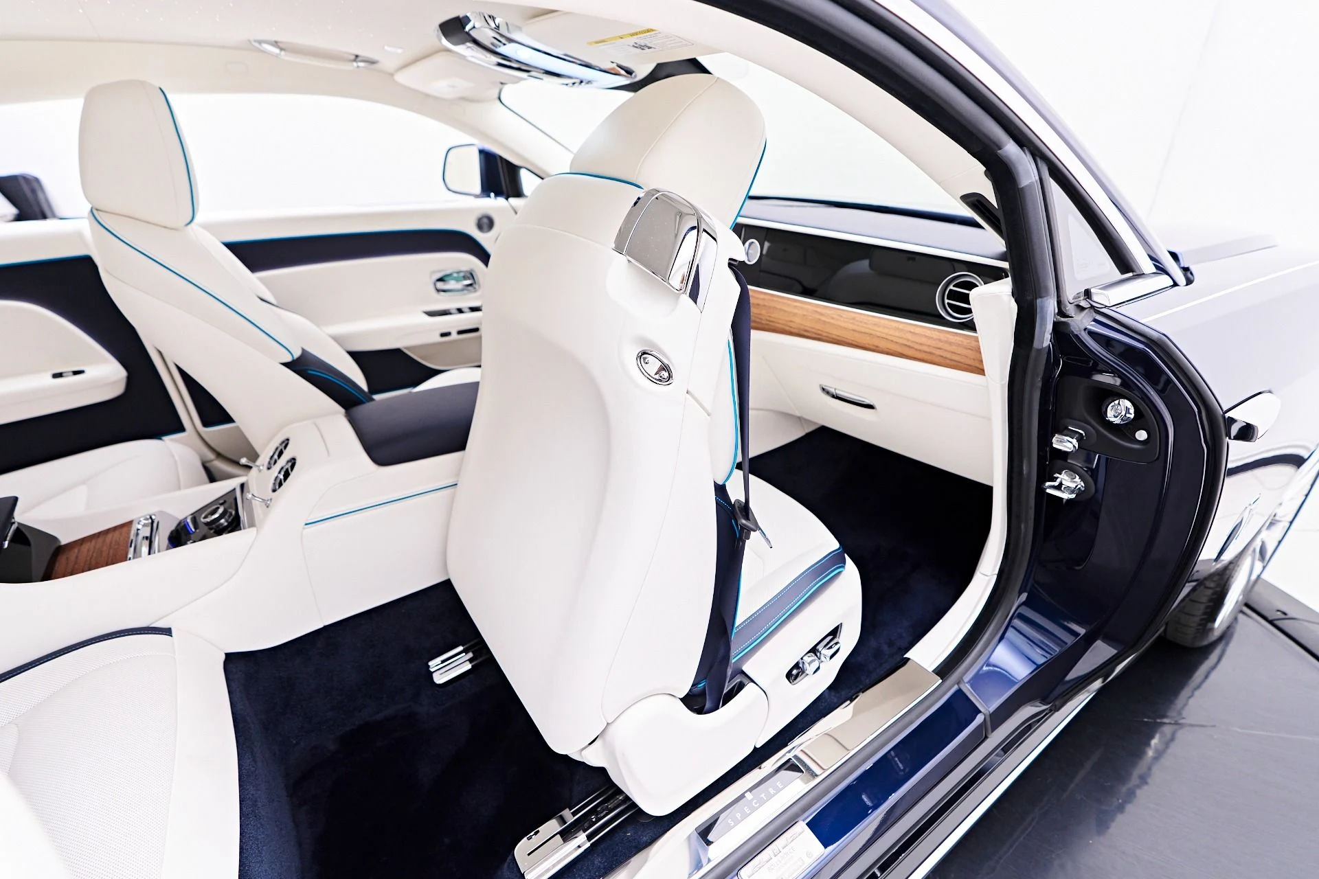 mph049_2086431703_Used_2024_Rolls_Royce_Spectre_1754099622_99cf68967f