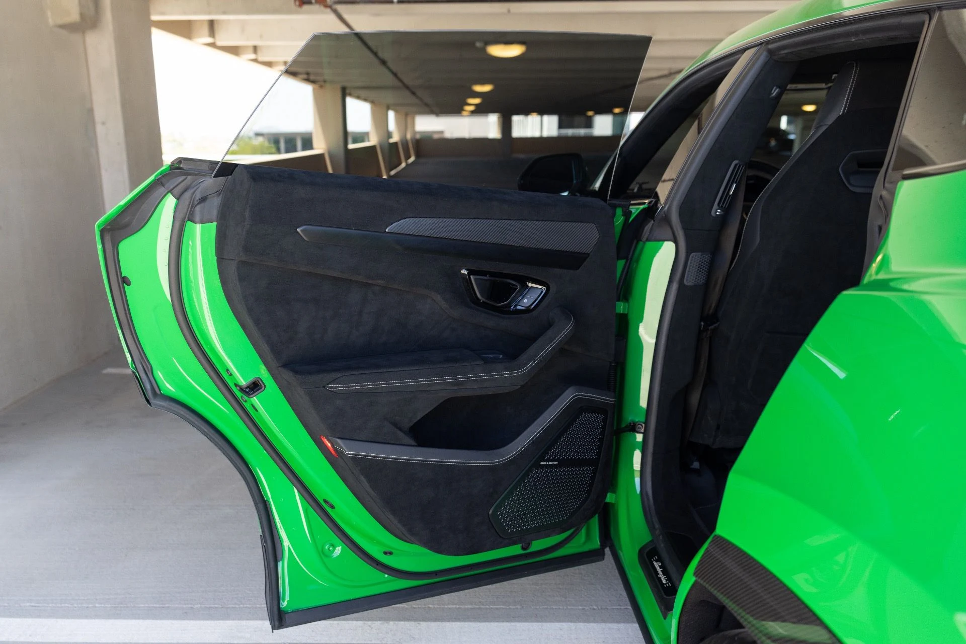 mph049_2089339195_Used_2023_Lamborghini_Urus_Performante_1780090749_cbcbaa3fd6