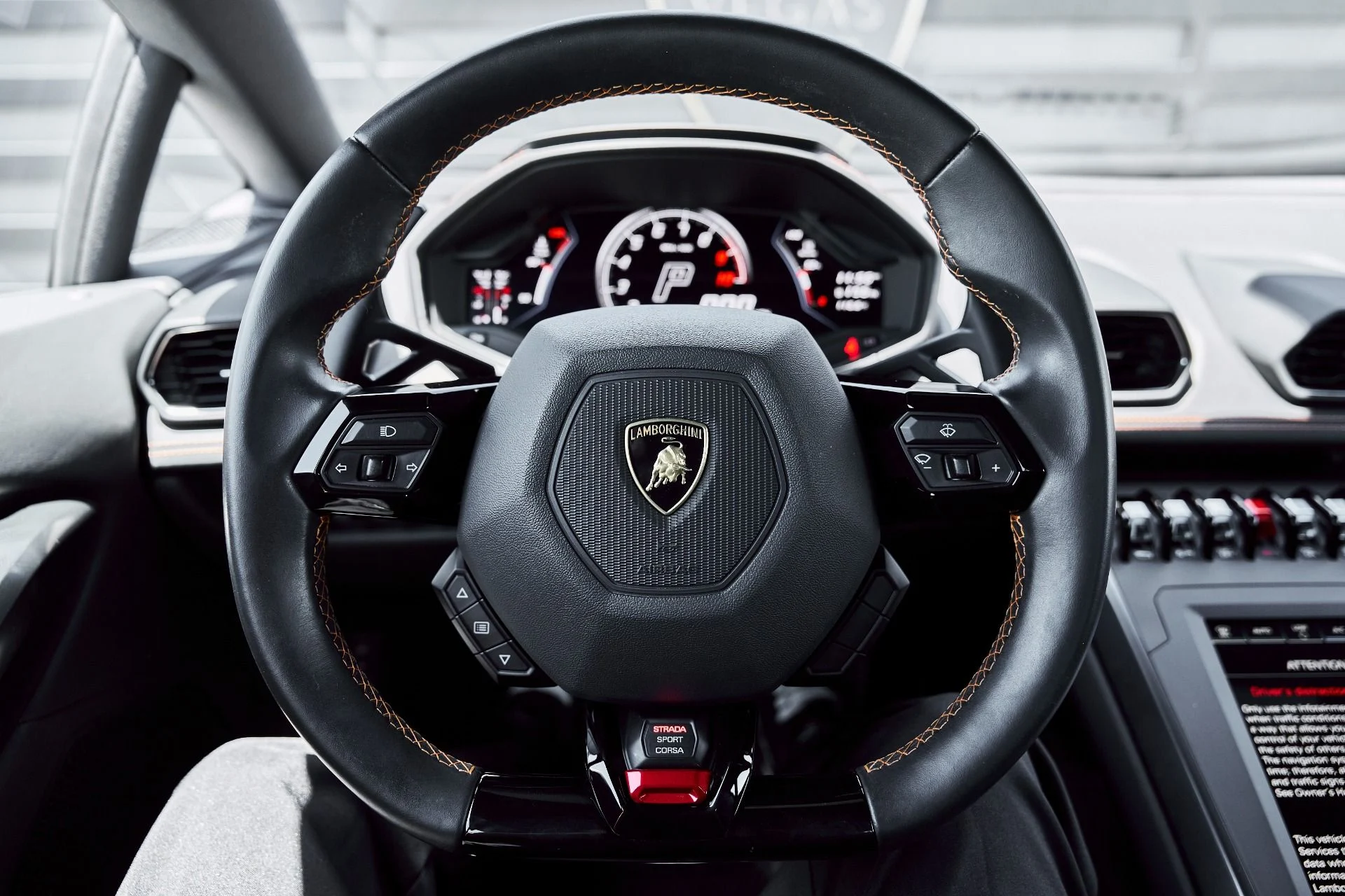 mph049_2092570922_Used_2021_Lamborghini_Huracan_EVO_Base_1780708767_2238a99005