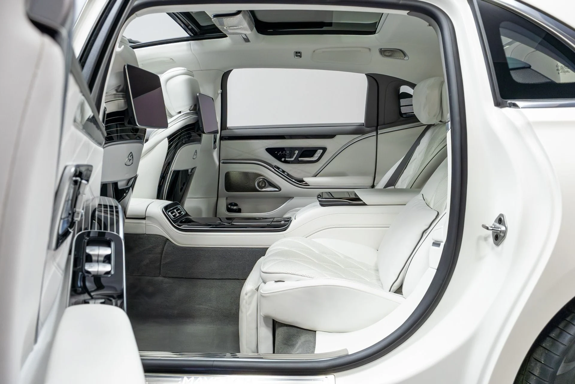 mph049_2101805454_Used_2023_Mercedes_Benz_S_Class_Maybach_S_680_4_MATIC_1776091551_fe92979012