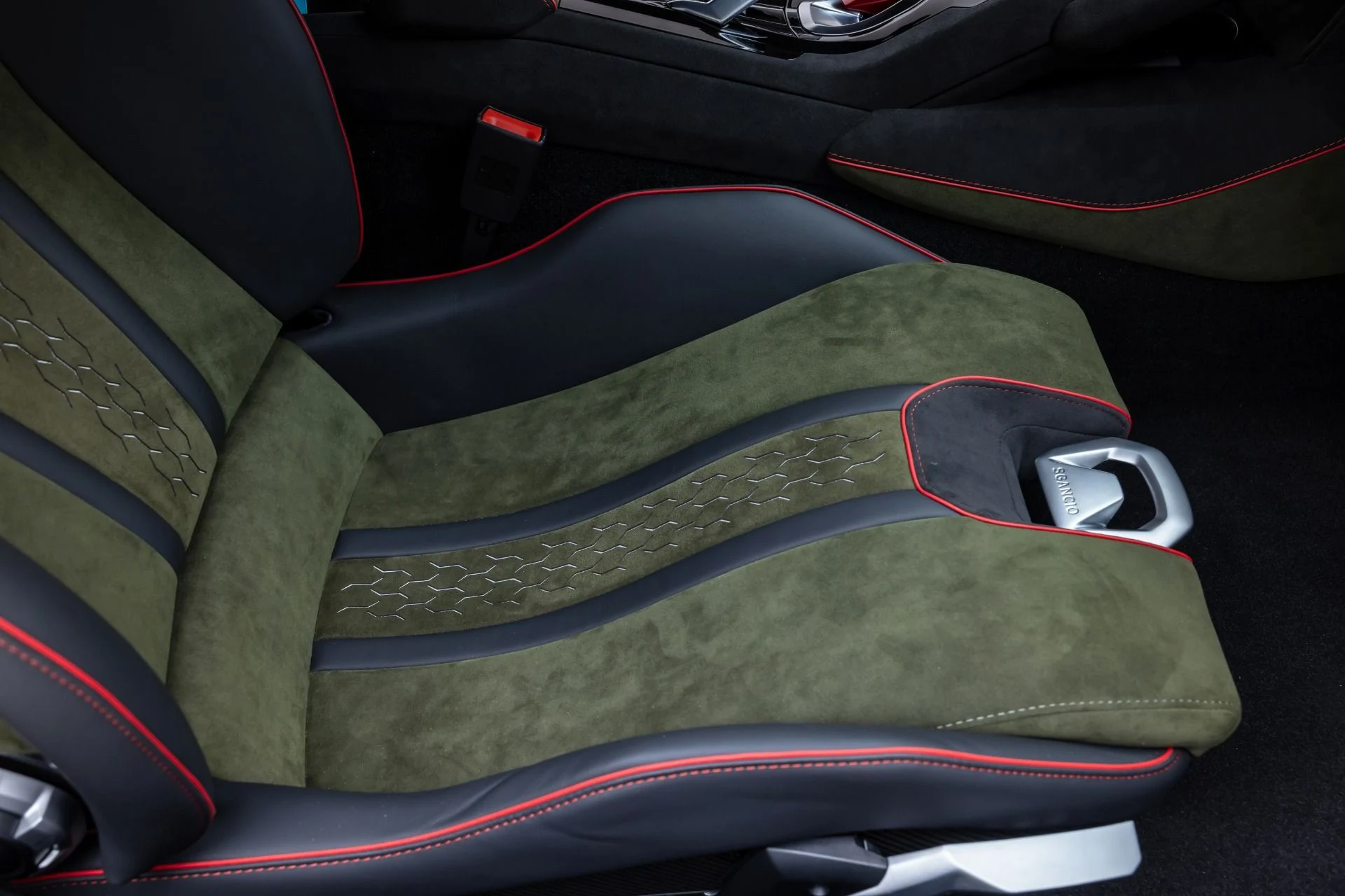 mph049_2104330201_Used_2024_Lamborghini_Huracan_Sterrato_1765391926_1ac9567b0b