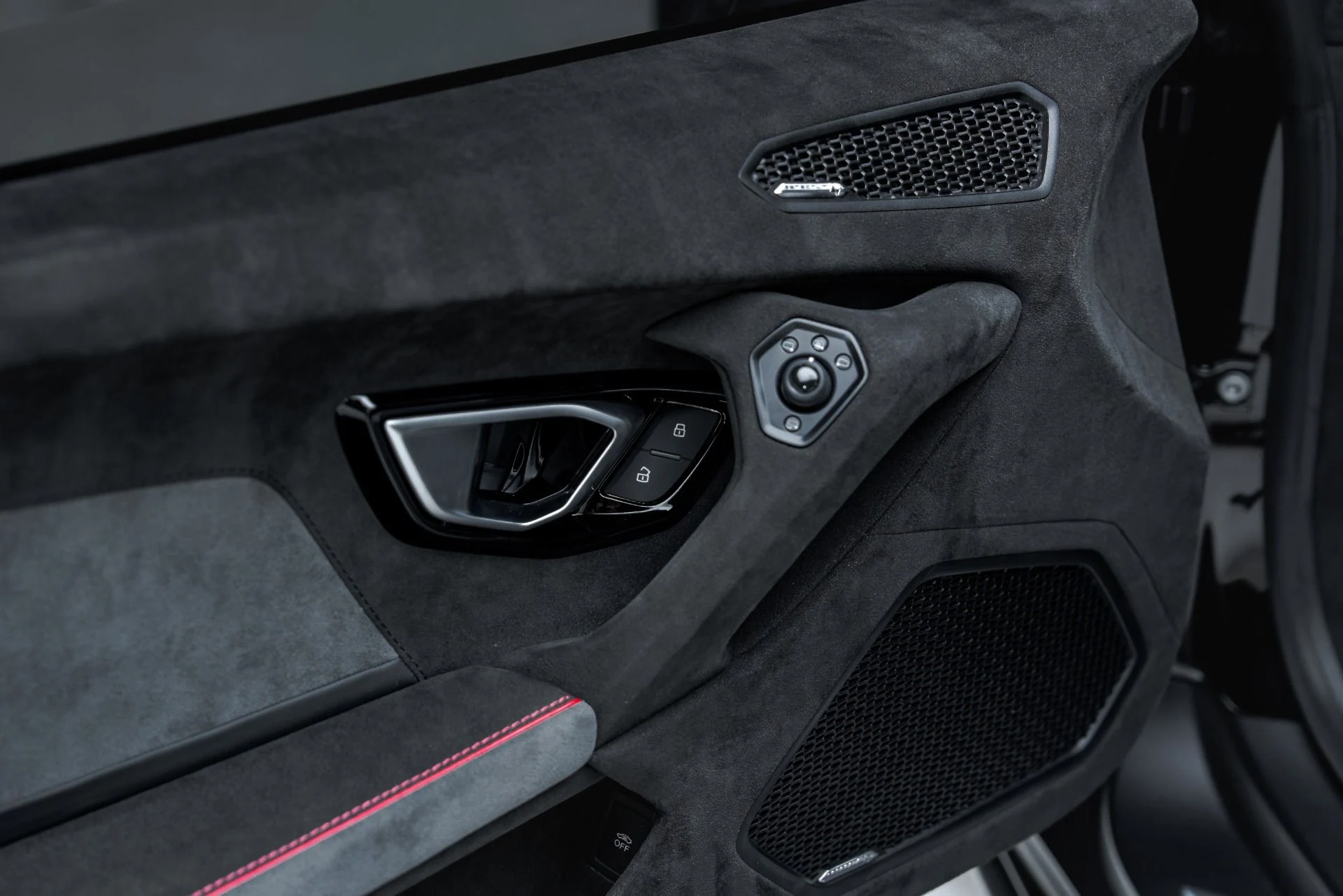 mph049_2136646287_Used_2024_Lamborghini_Huracan_Sterrato_1792021014_aea32db74f