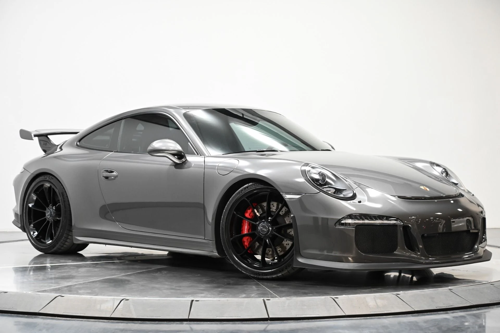 mph049_2141520779_Used_2015_Porsche_911_GT_3_1749853889_3851f223ba
