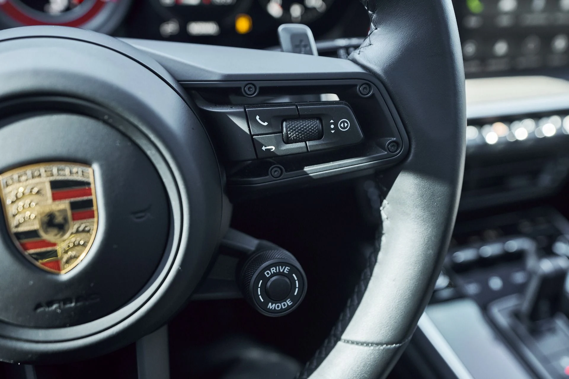 mph049_2141760164_Used_2024_Porsche_911_Turbo_1765332488_e398d398ab