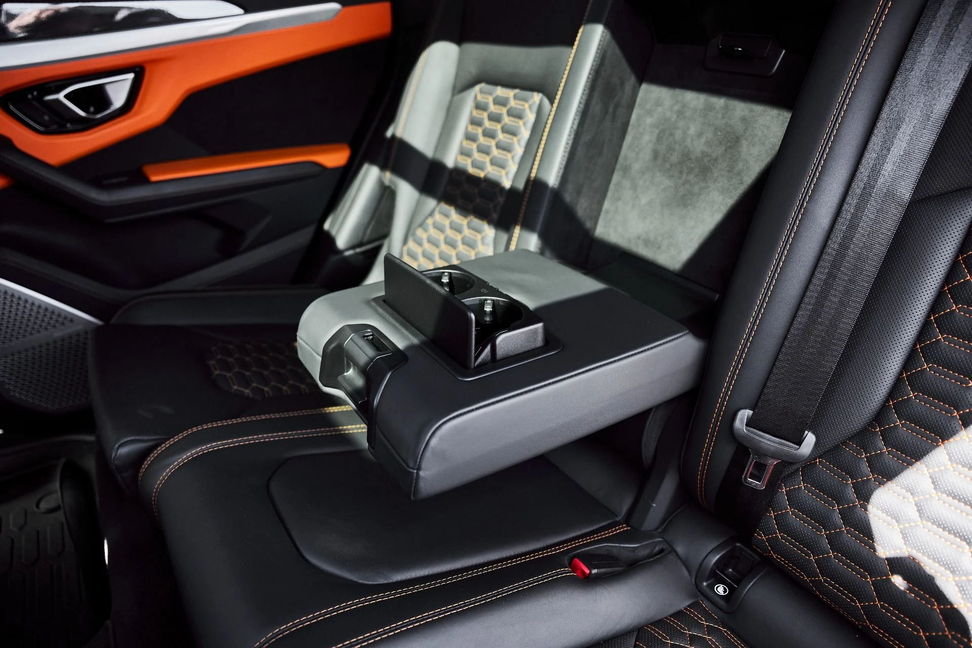 mph049_2142891919_Used_2022_Lamborghini_Urus_1778204464_7a212a251b