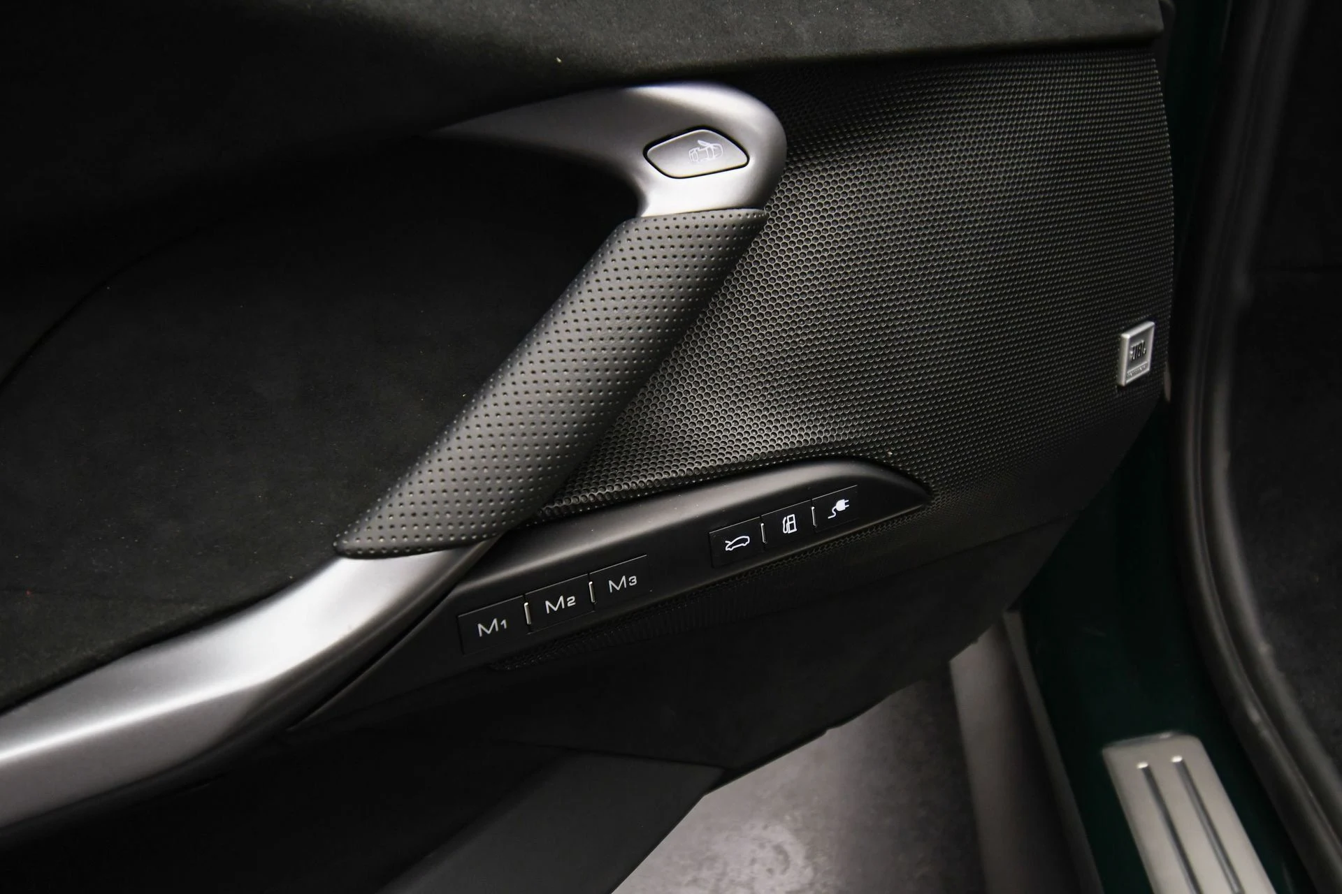 mph049_218427751_d1ea85add3934df1baca8d088b402cdf_b4cb5df96c