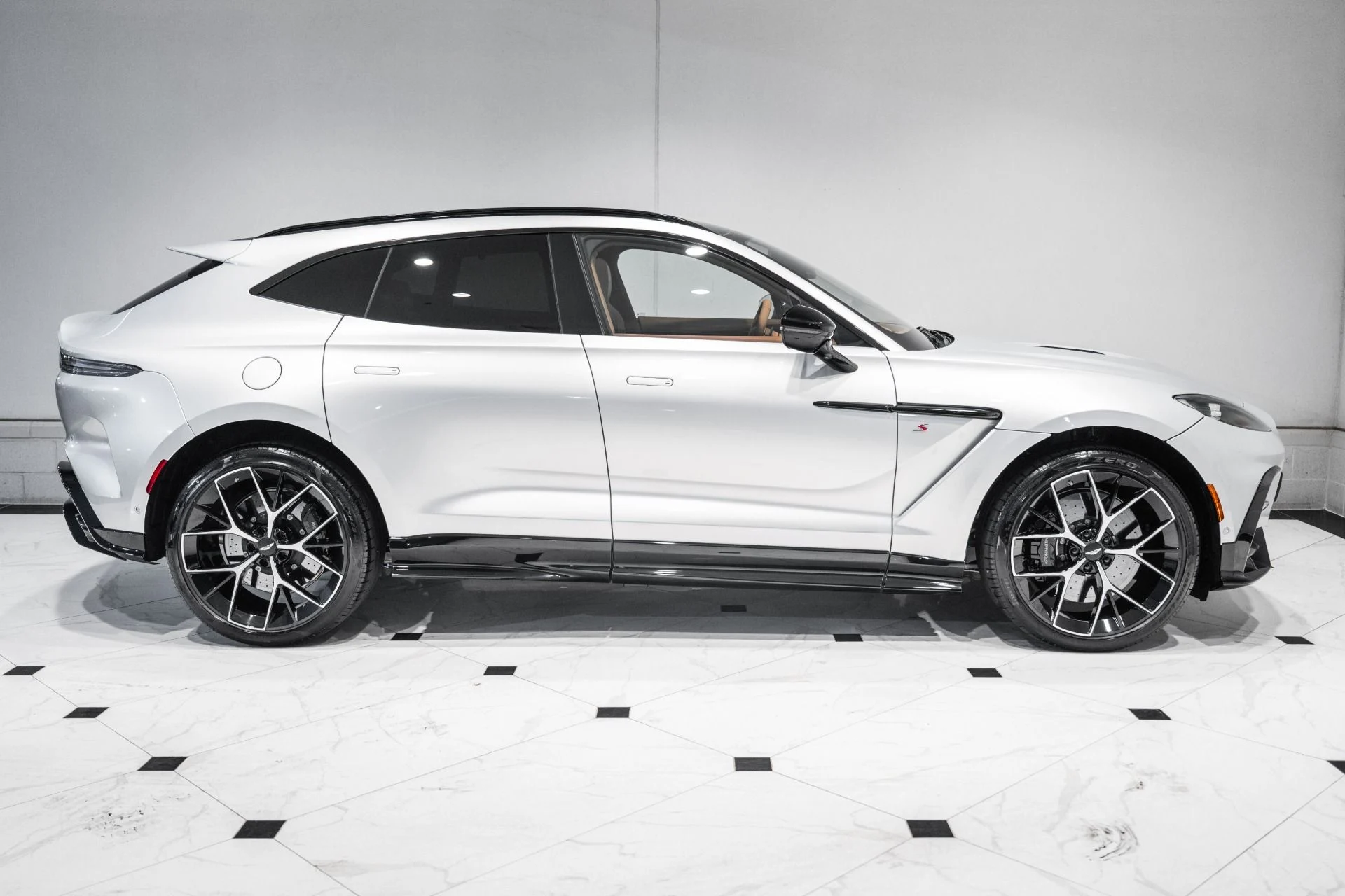 mph049_2191011968_New_2026_Aston_Martin_DBX_S_1780937785_7118fa833d
