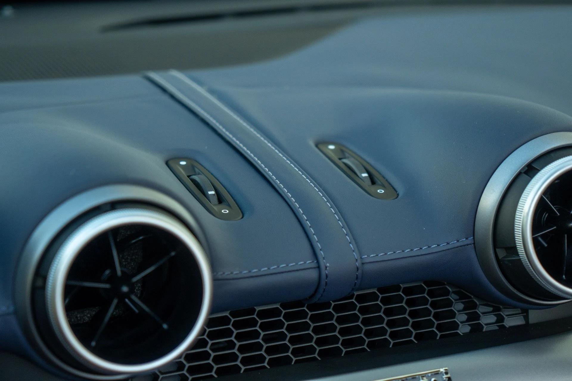 mph049_2208299290_Used_2022_Ferrari_Portofino_M_1761343273_7572dcdc1a