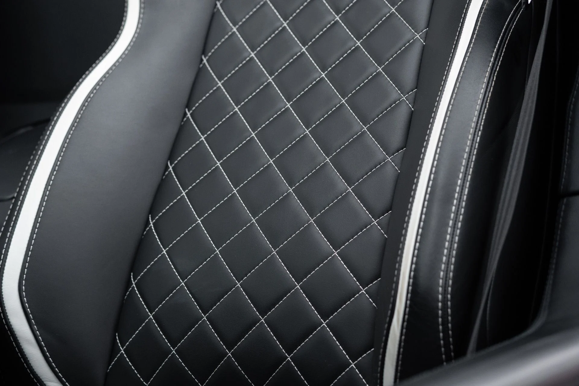 mph049_2231241471_Used_2018_Lamborghini_Aventador_Roadster_LP_740_4_S_1770343320_2f23fe76f0