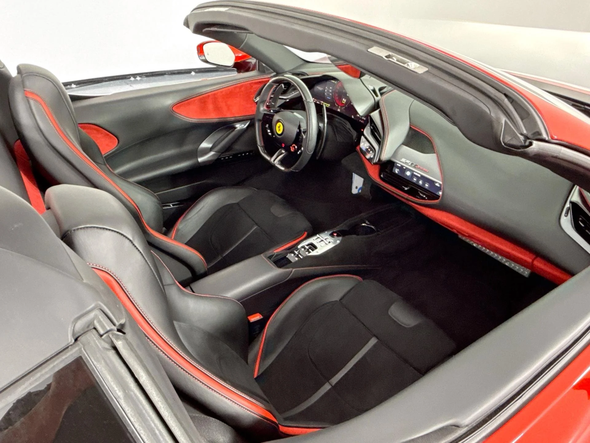 mph049_22590678_Used_2025_Ferrari_SF_90_Spider_1784143821_0333784752