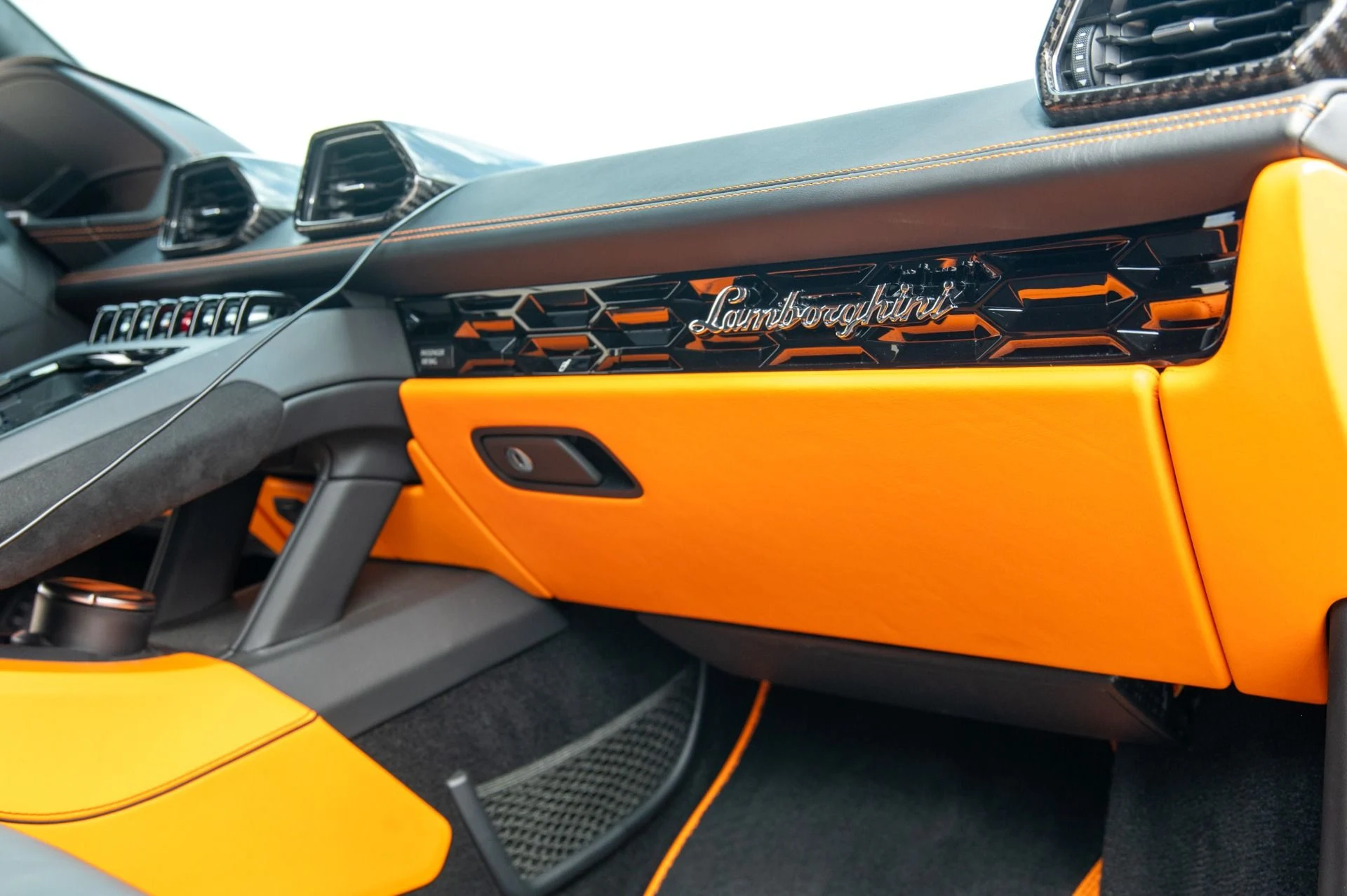 mph049_228003750_Used_2021_Lamborghini_Huracan_EVO_1753824342_8be7f053d4