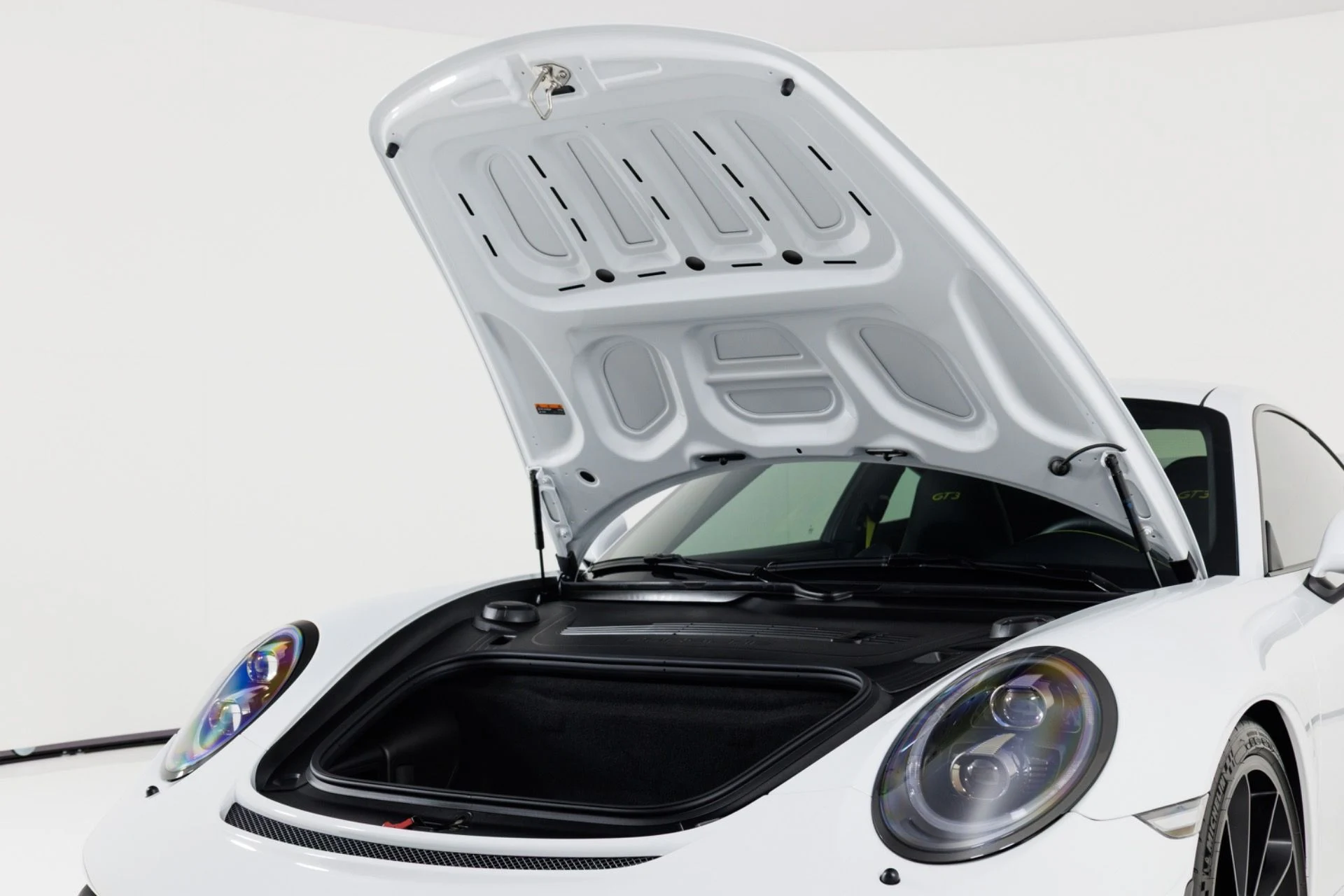 mph049_2325650482_Used_2018_Porsche_911_GT_3_1782317508_d995a5867c