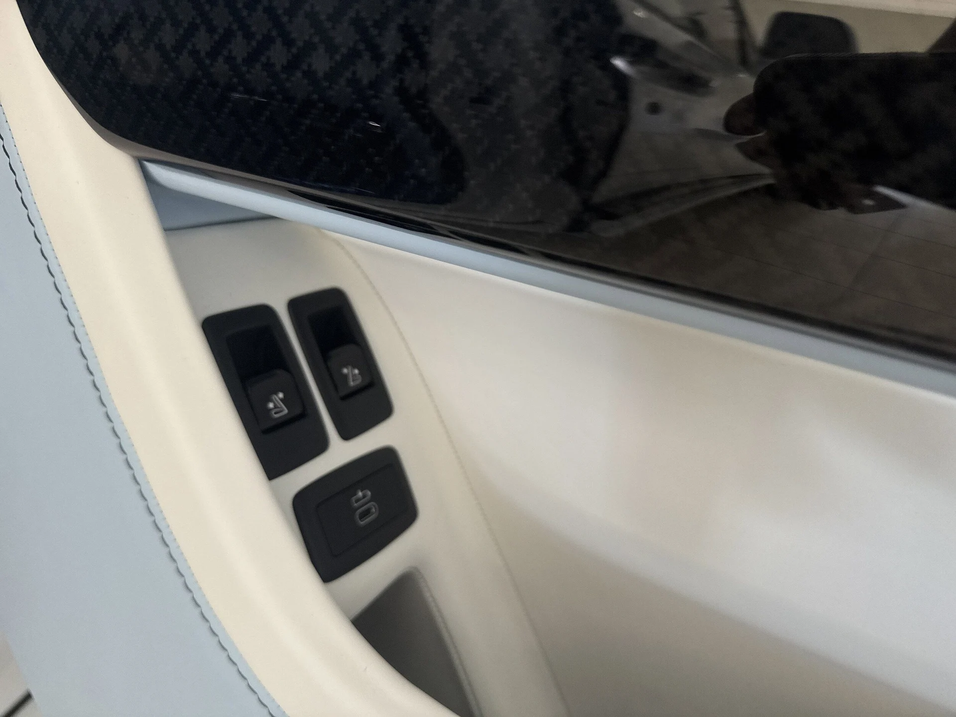 mph049_2354673603_584e5985cd4945a93a3cb99630359d14x_204edb7436