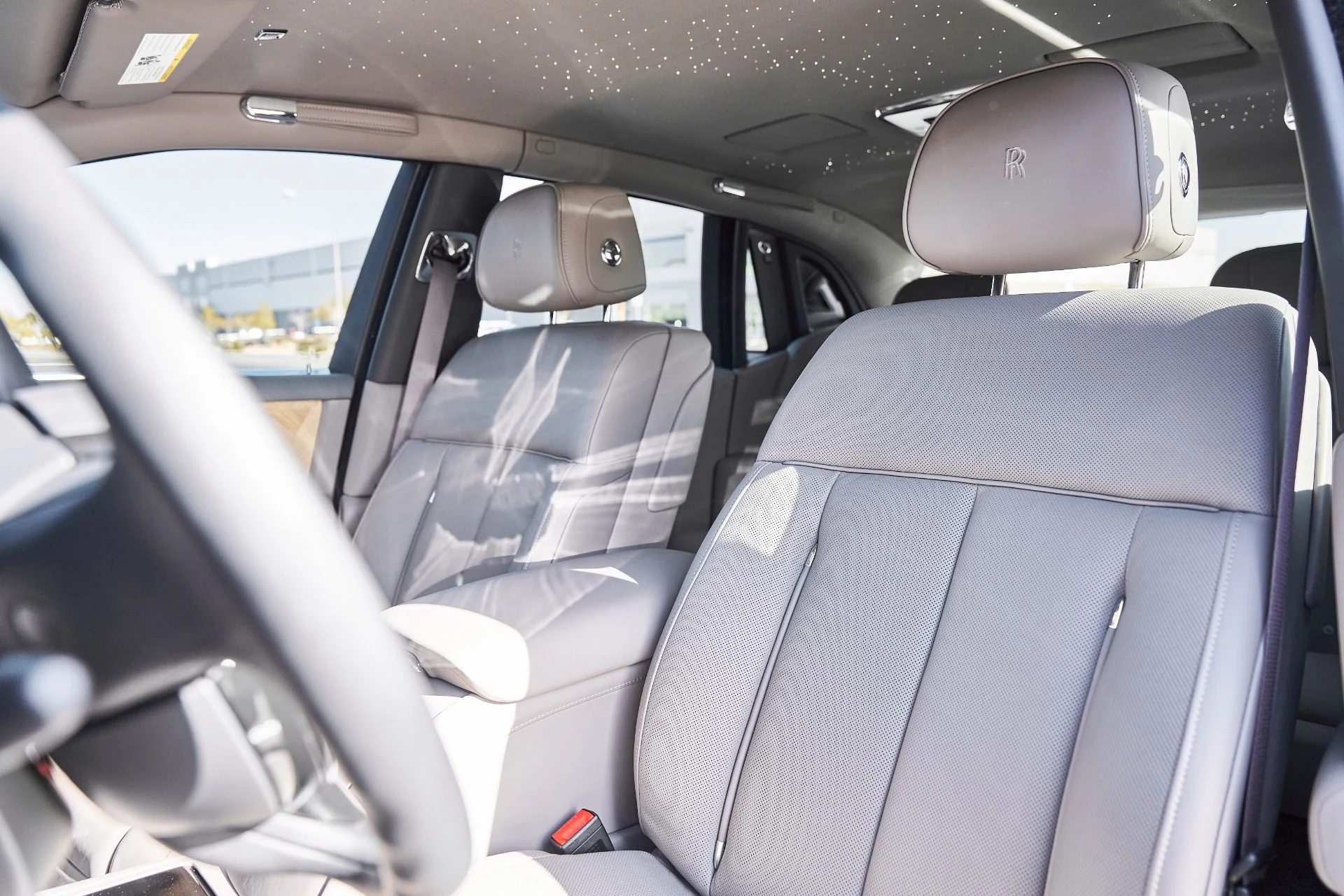 mph049_2357449970_Used_2025_Rolls_Royce_Phantom_Base_1769480957_b21662bc16