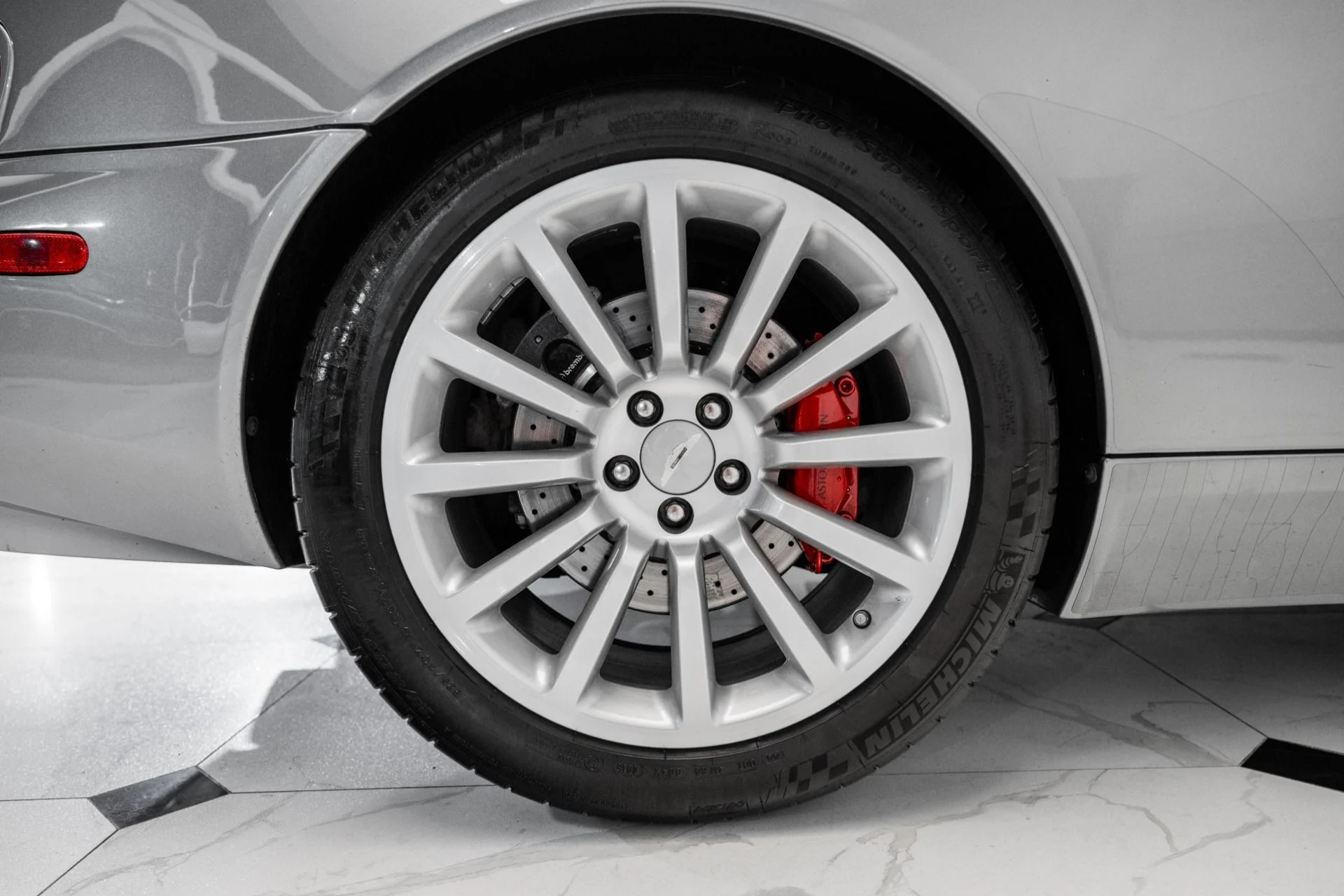 mph049_2361313844_Used_2002_Aston_Martin_Vanquish_V12_1750947116_8302945fdf