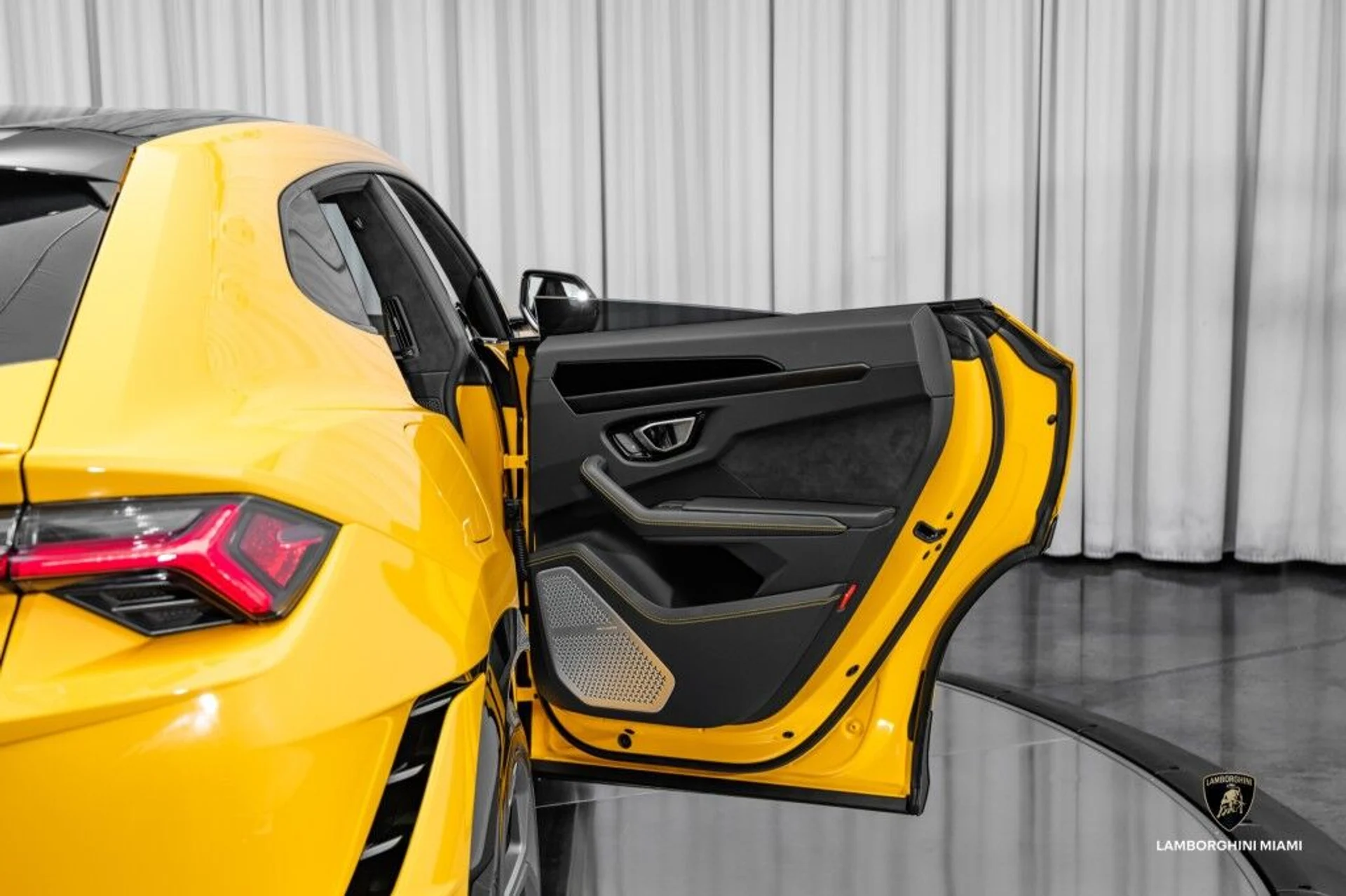 mph049_2368869950_5a6f40f023937f1cbf1f3a69404c81a9_3787a849aa