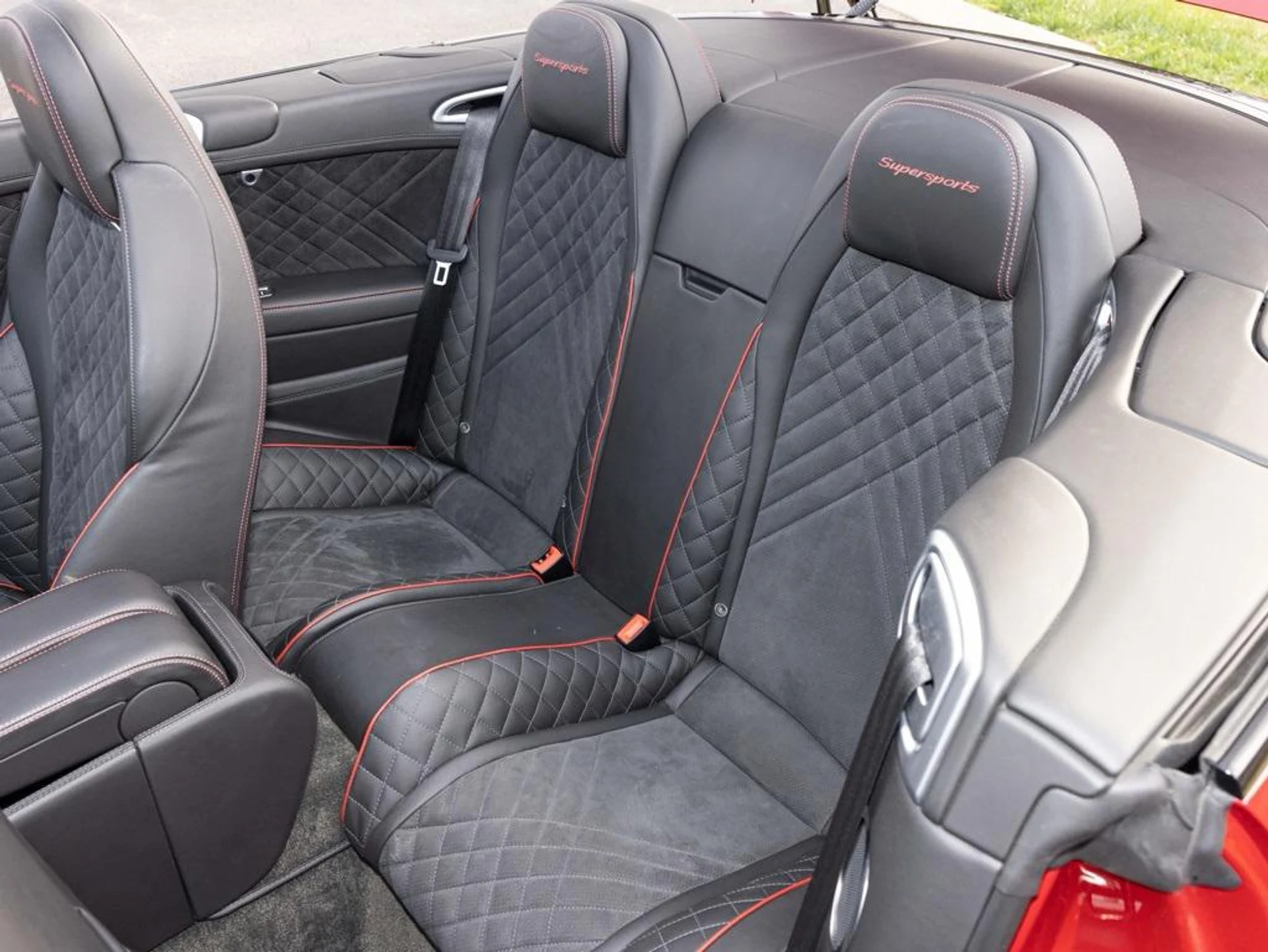 mph049_2378132652_470515790_691deff51f5a91e534b2641b_d9de3e164a