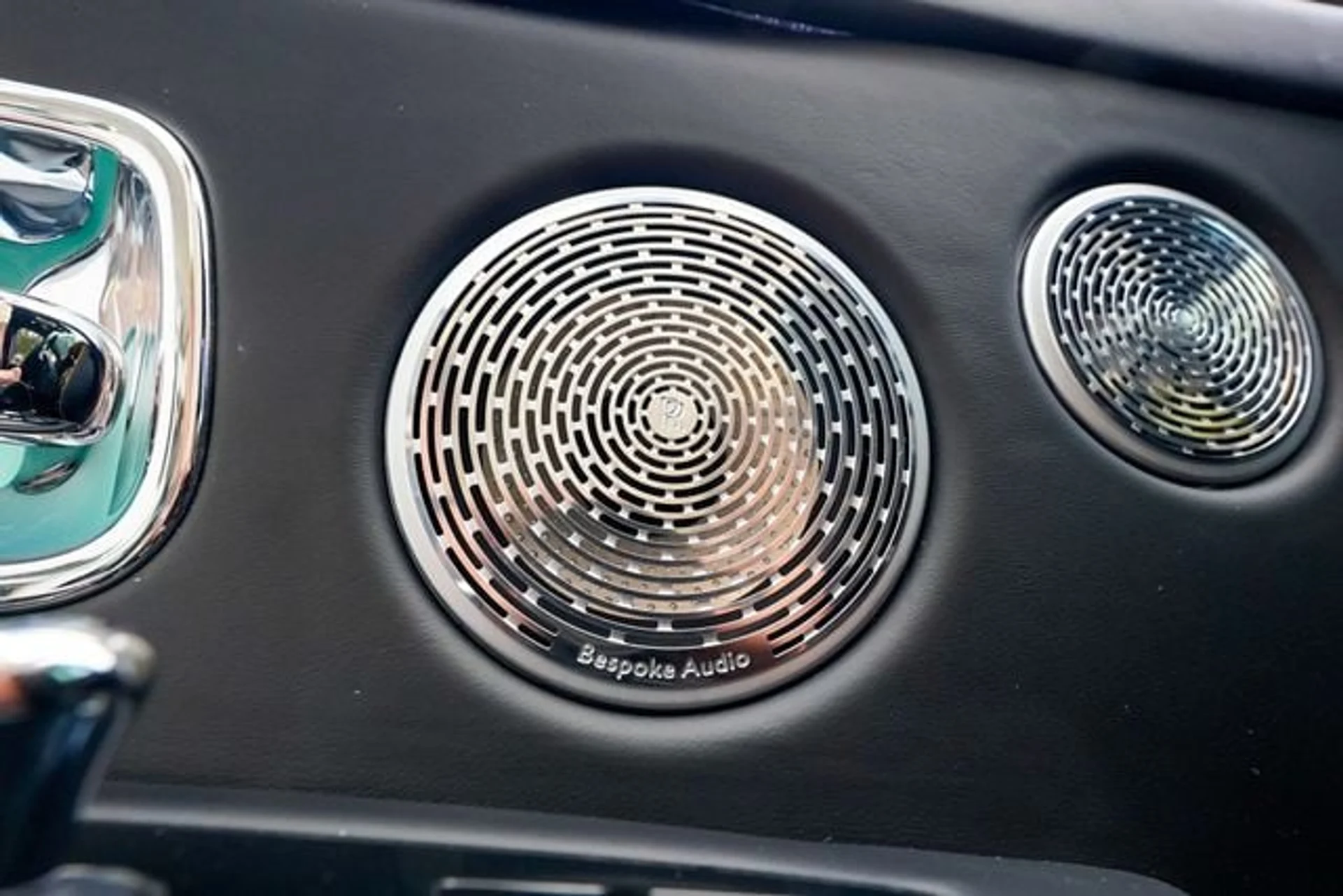 mph049_2383182782_22971405_50_3f617a23b8