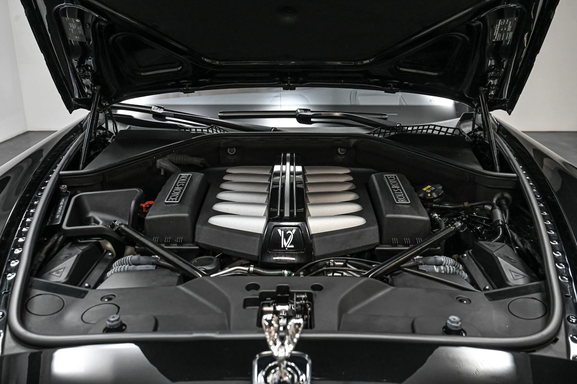mph049_2383246182_Used_2015_Rolls_Royce_Ghost_Base_1723921602_21d9baa93c