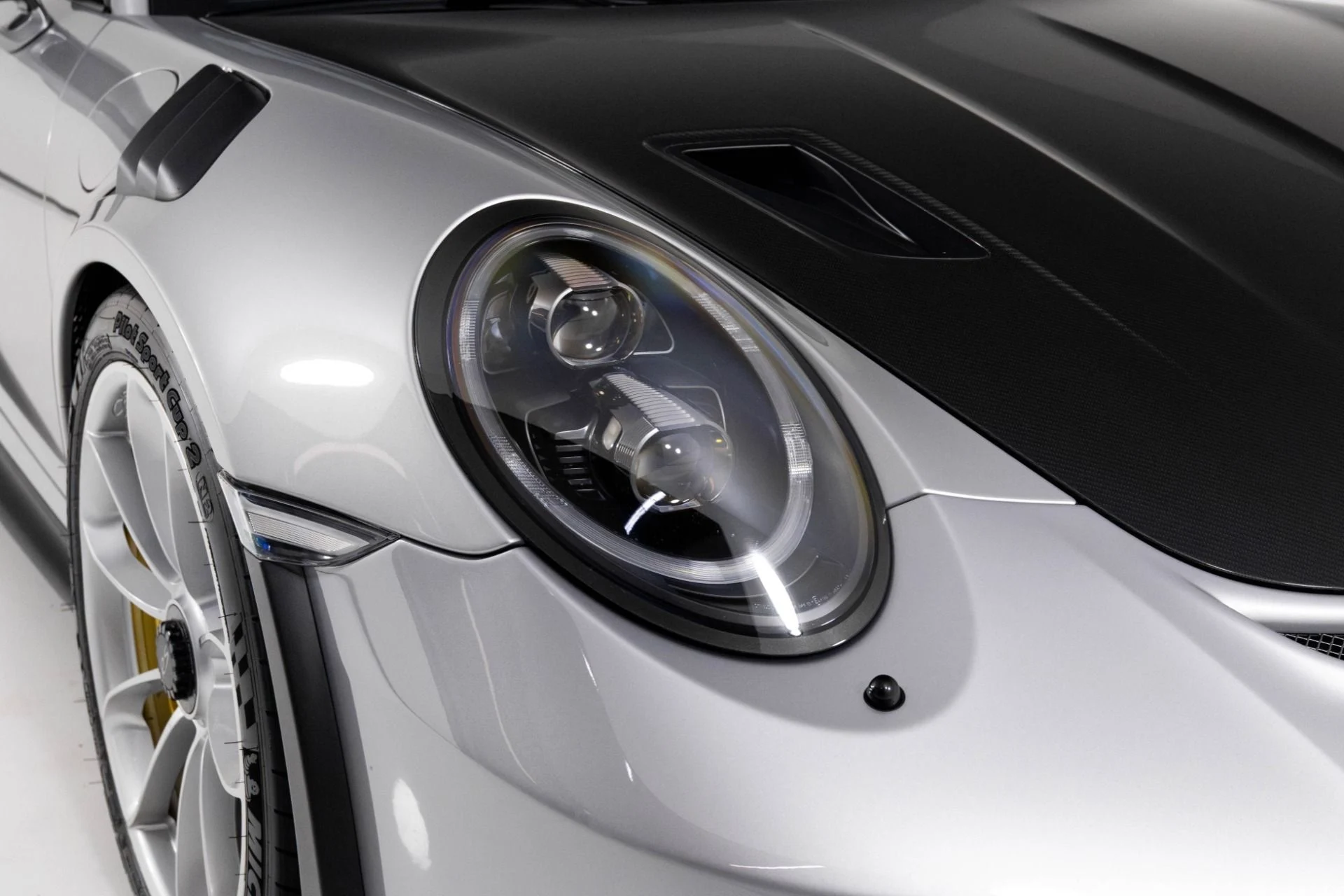 mph049_2389459657_Used_2019_Porsche_911_GT_3_RS_1761084320_89b51a3b8a