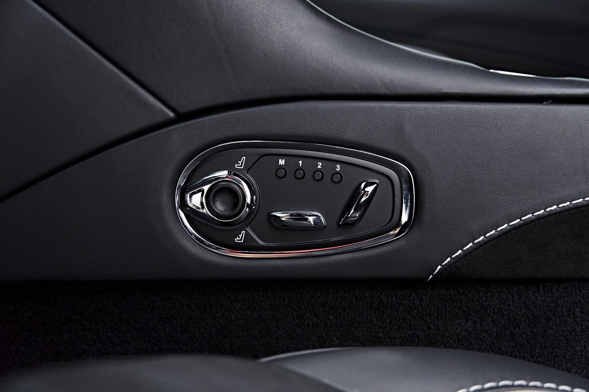 mph049_2407600900_Used_2023_Aston_Martin_DBS_1790369911_aaccffc54d