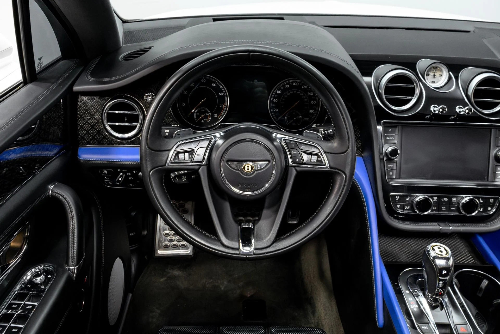 mph049_2410318651_Used_2020_Bentley_Bentayga_V8_1770245140_7c18620718