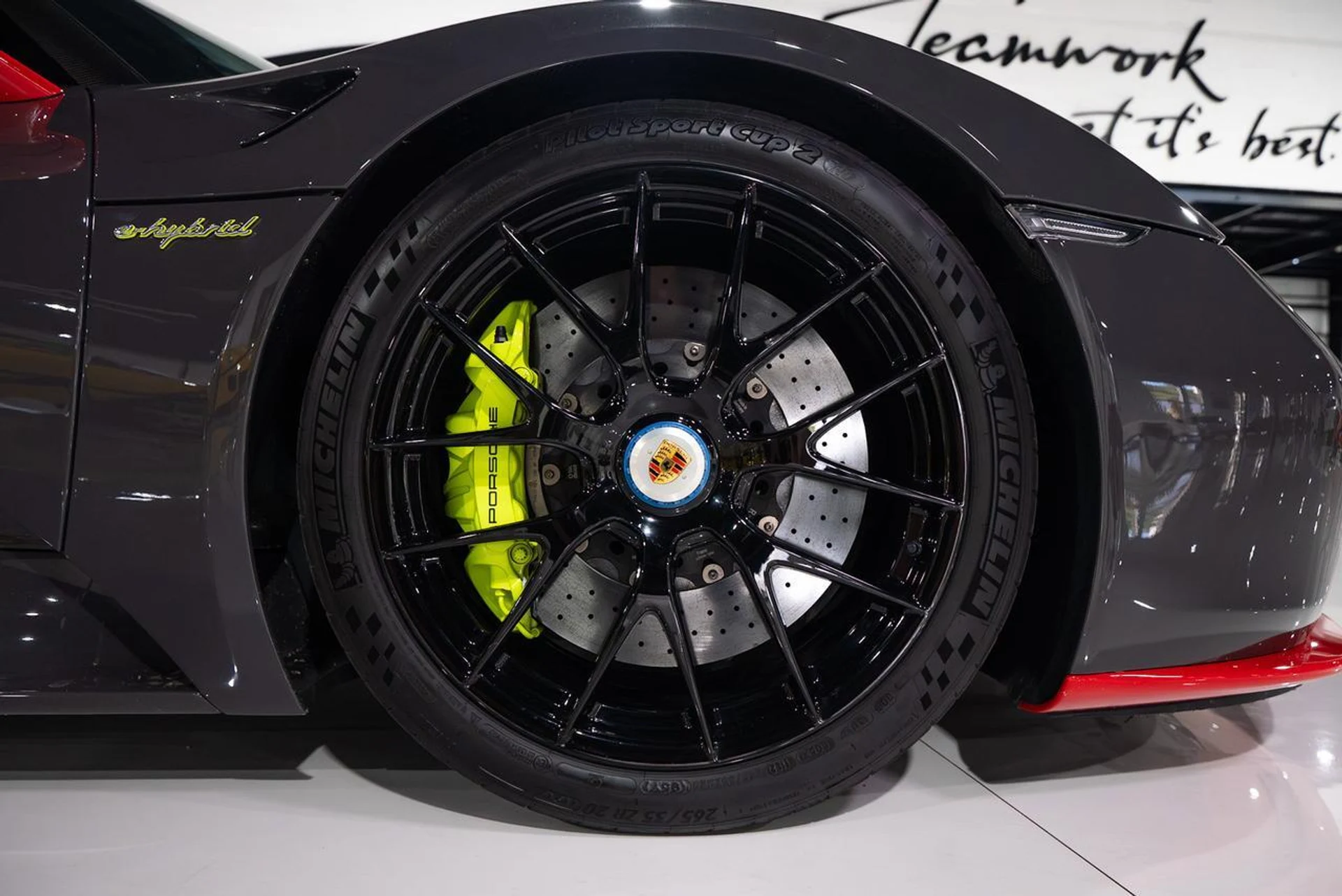 mph049_2415782747_d783ffb242a2a34ac49e4cc41d172c37_d061388f7b